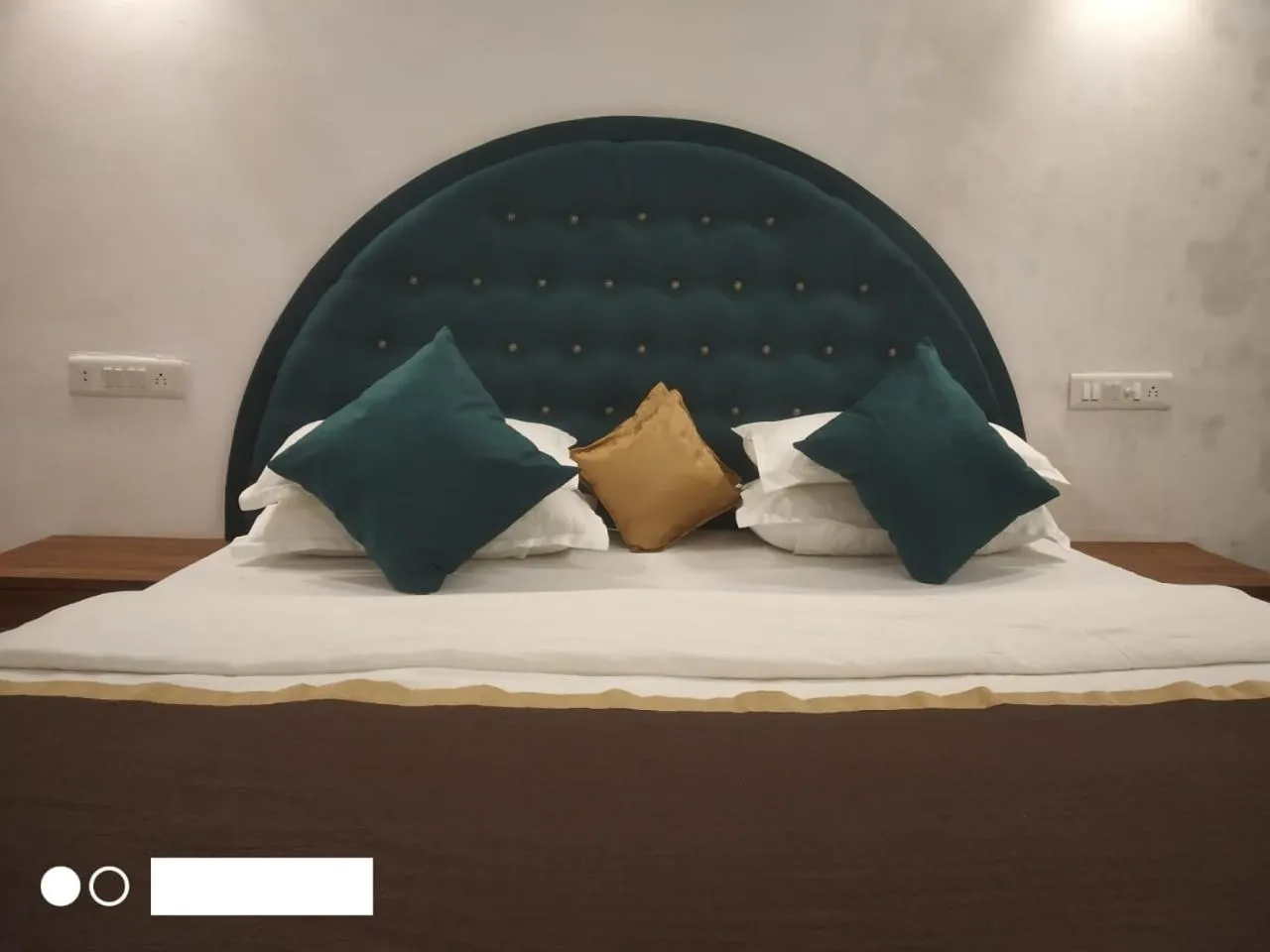 Bed in Jungle King Resort
