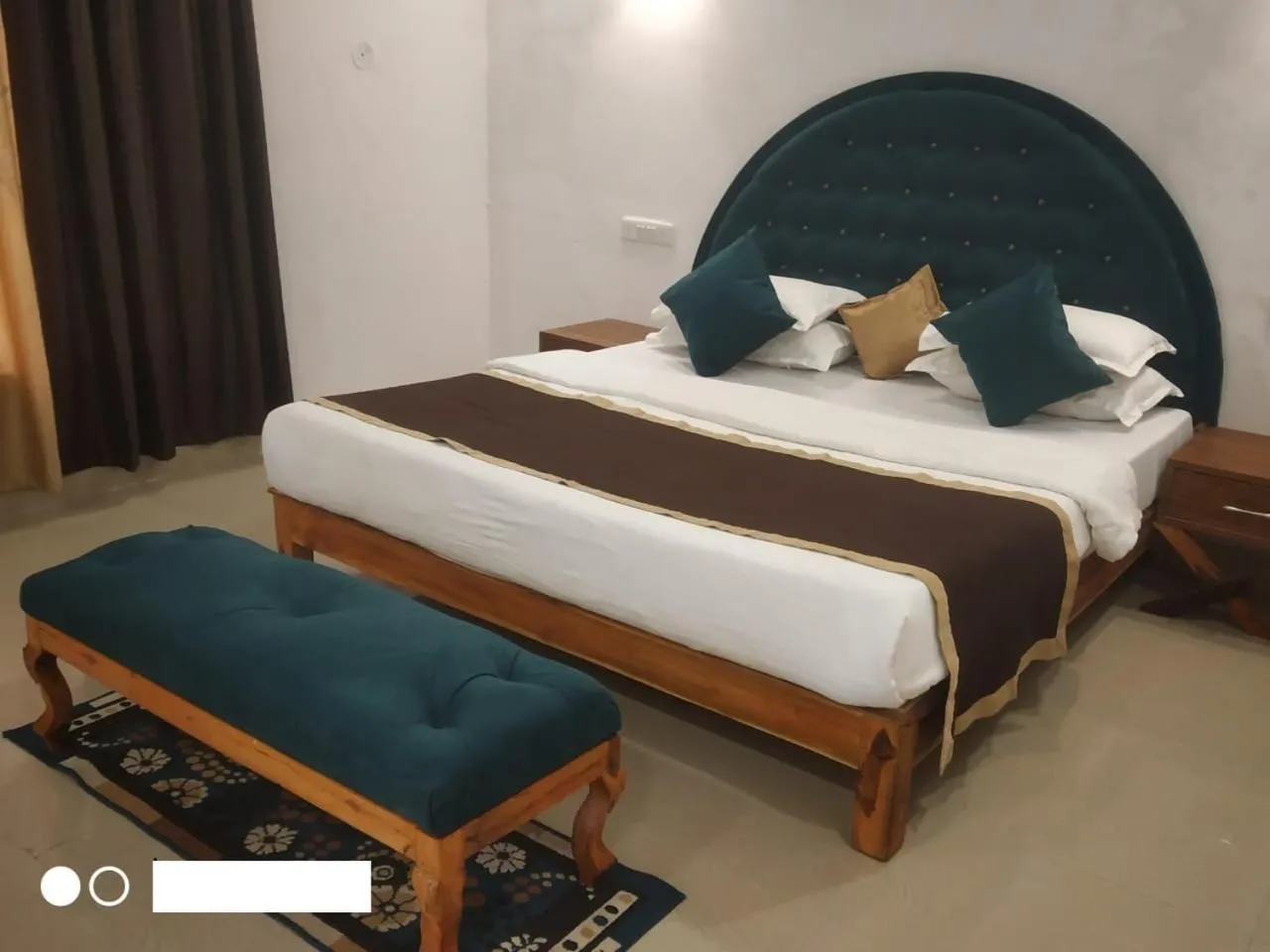 Bed in Jungle King Resort