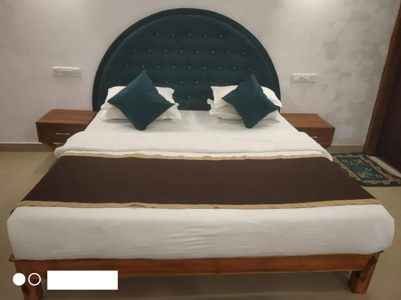 Bed in Jungle King Resort