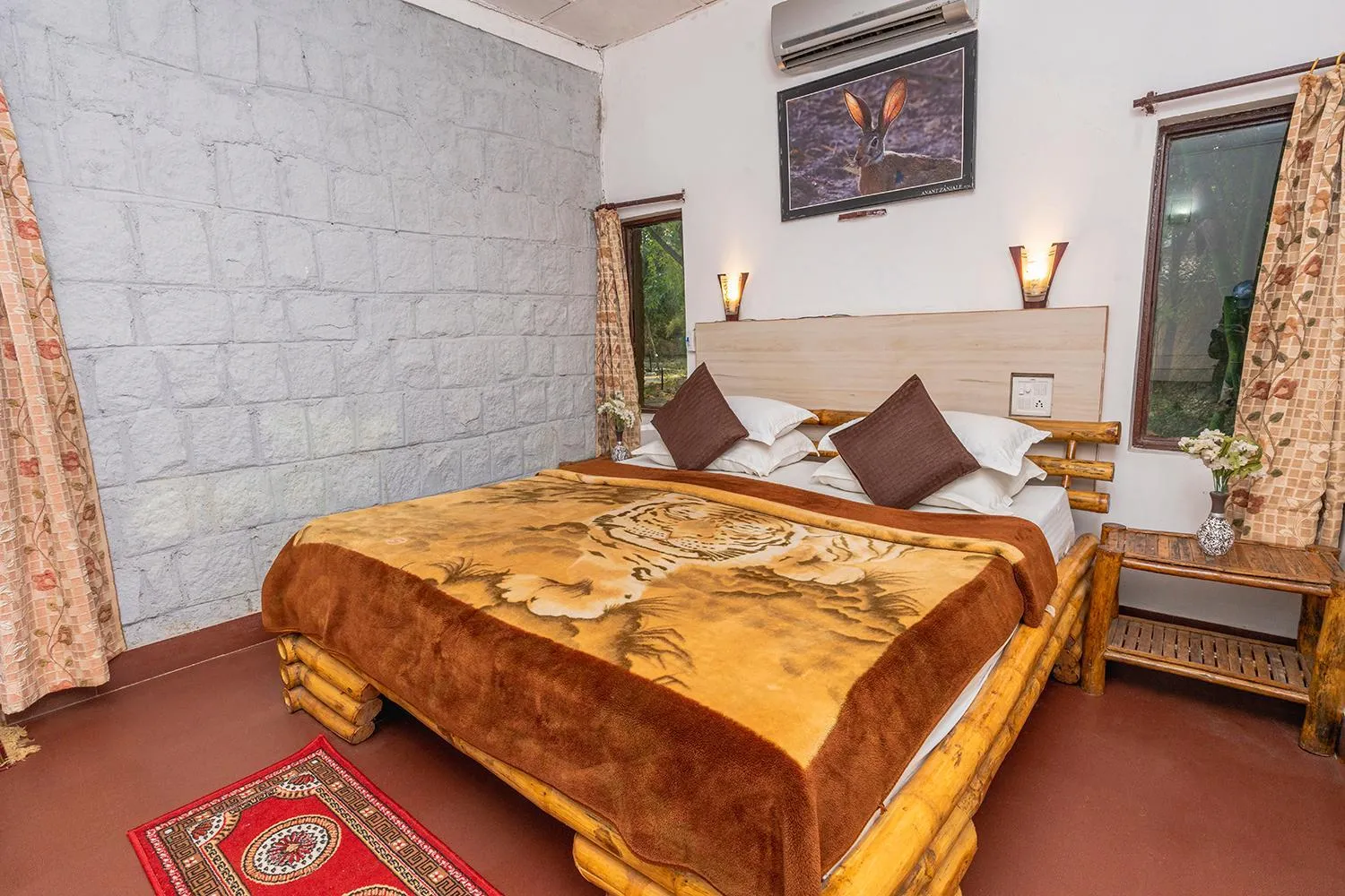 Bed in Jungle King Resort