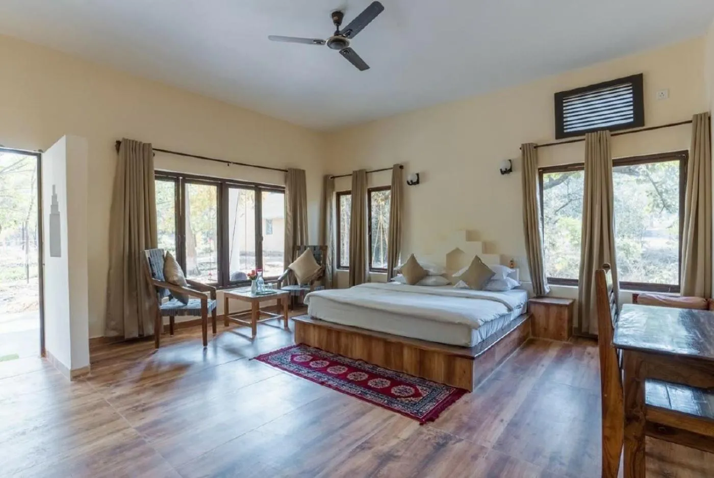 Bedroom, Bed in Jungle King Resort