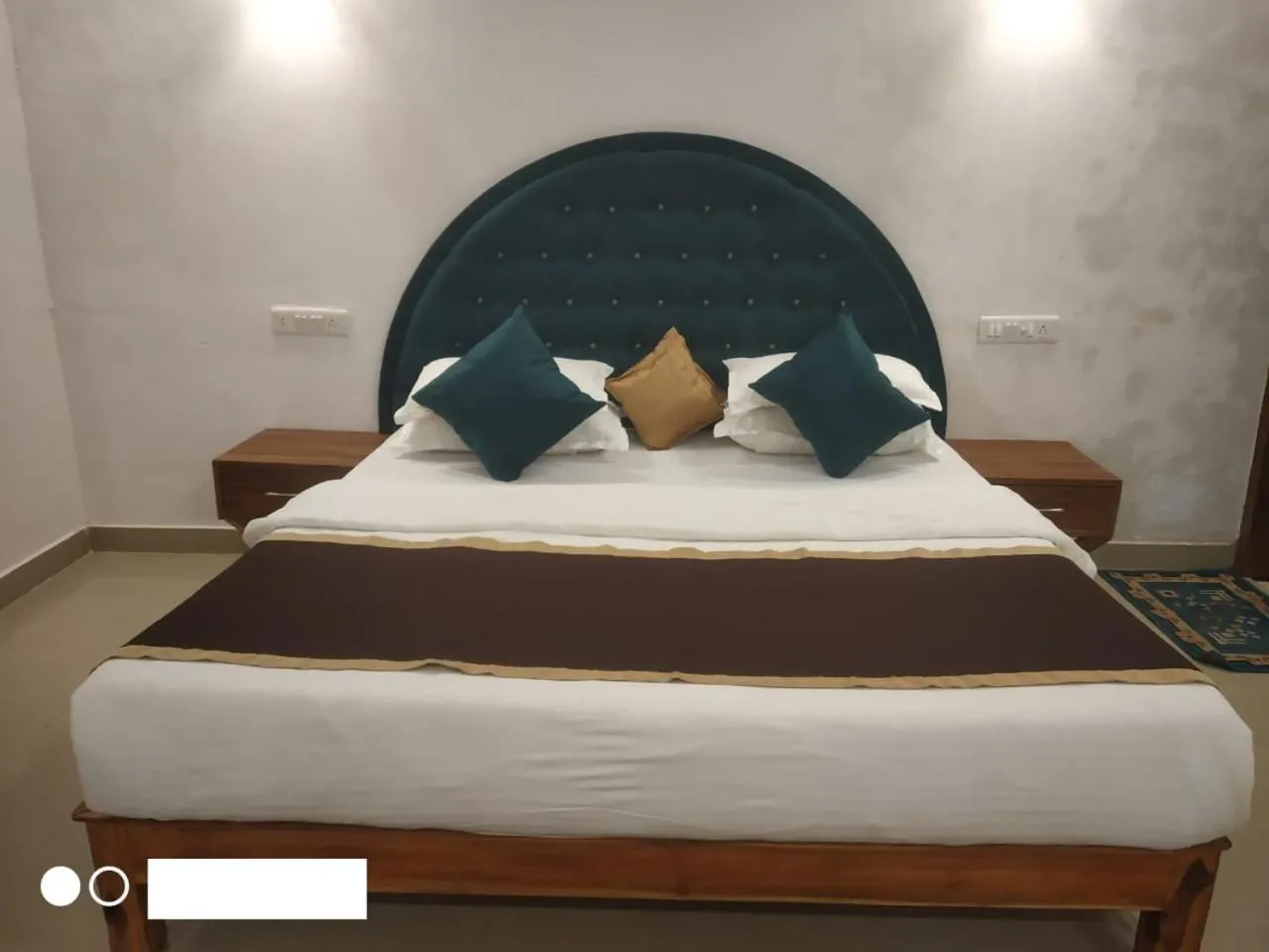 Bed in Jungle King Resort