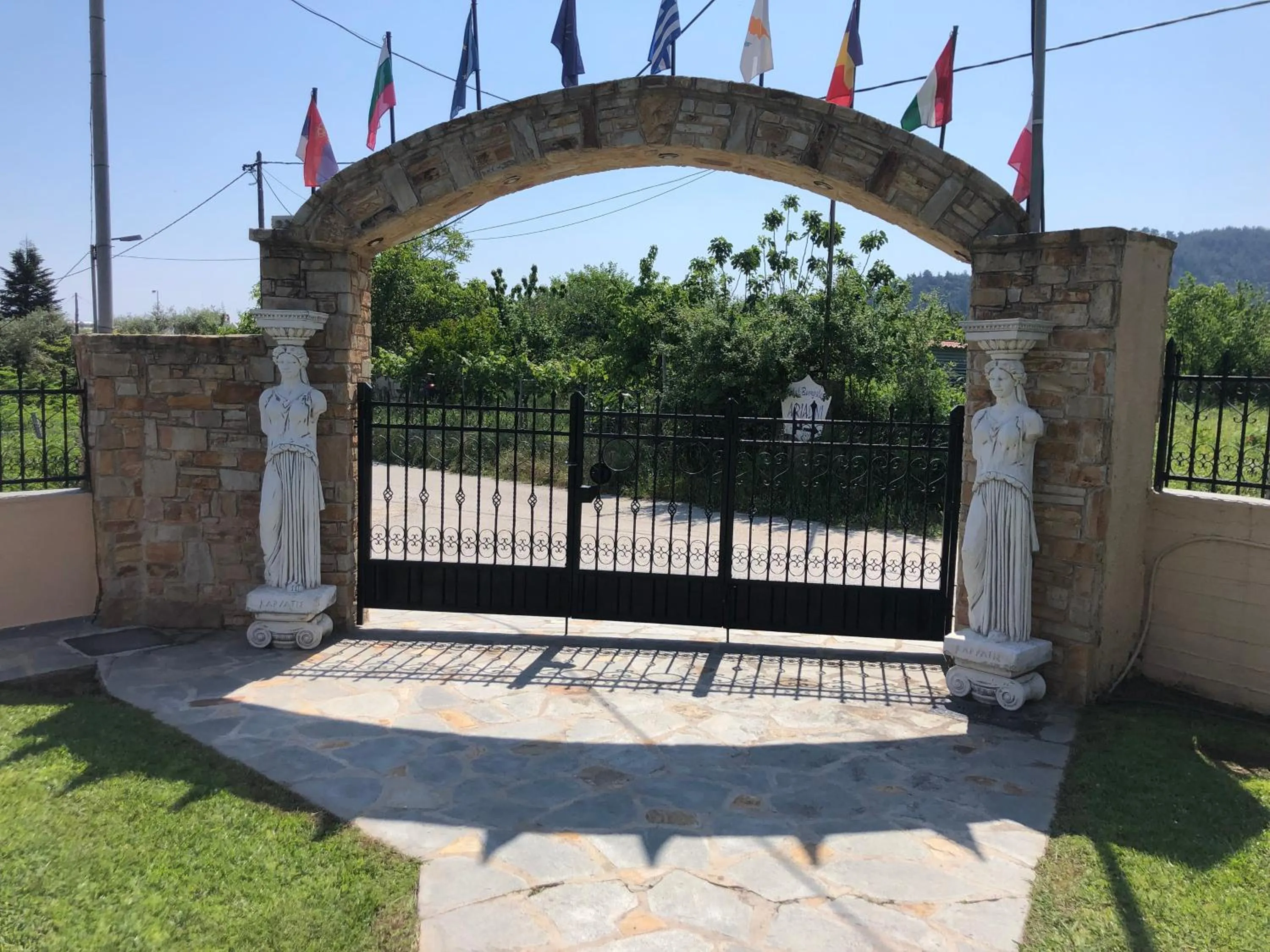 Facade/entrance in Ariadni Hotel Bungalows