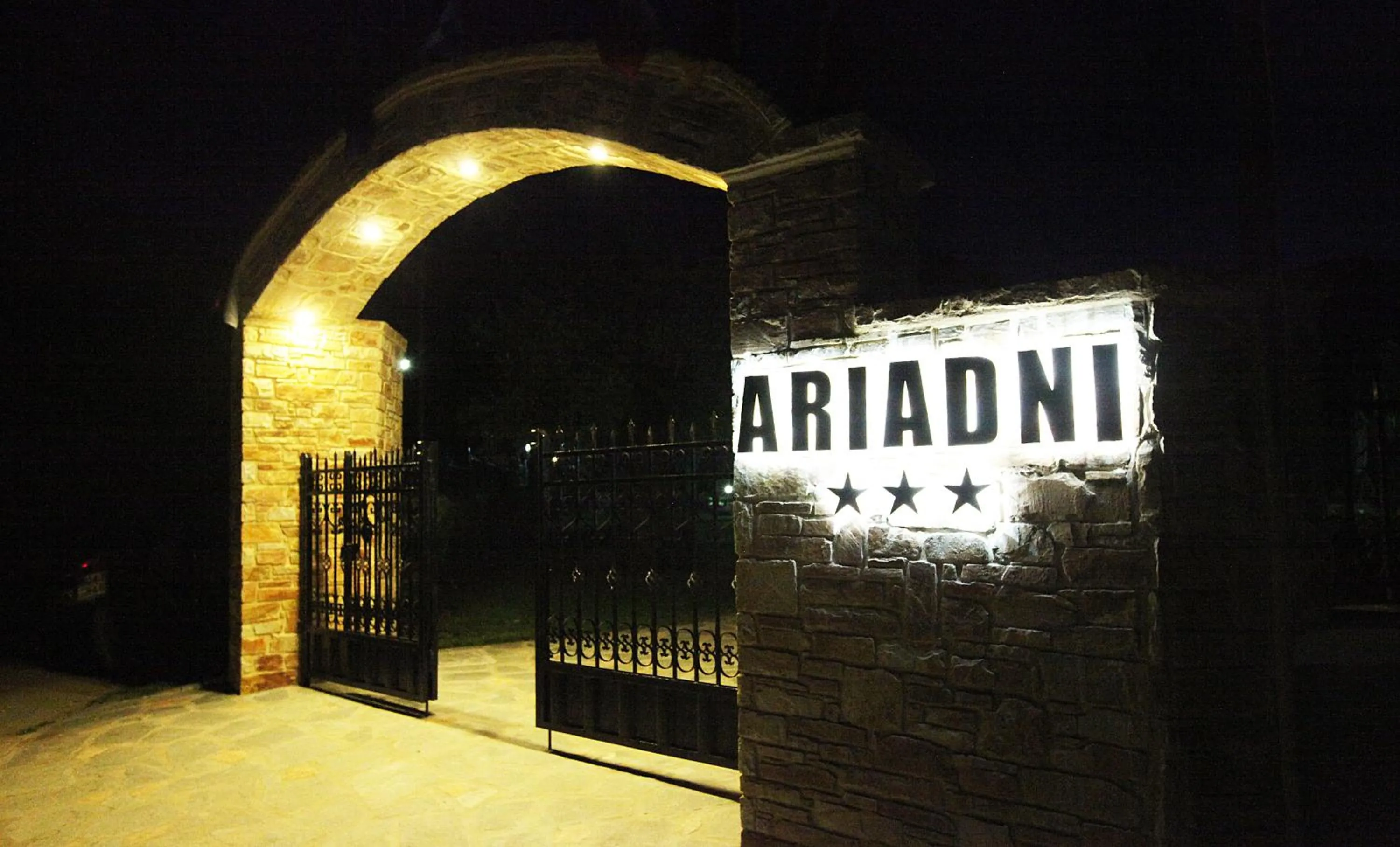 Facade/entrance in Ariadni Hotel Bungalows