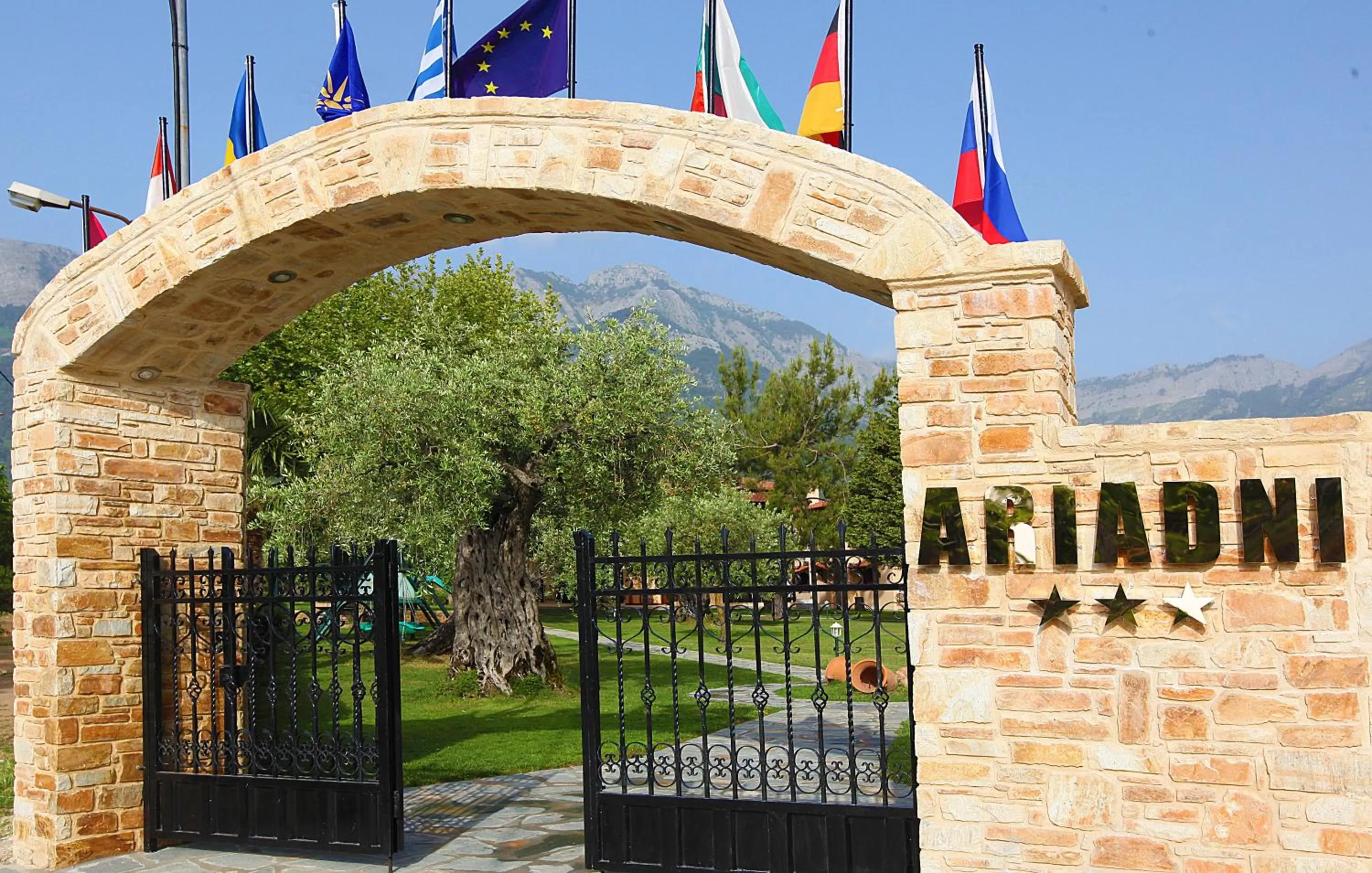 Facade/entrance in Ariadni Hotel Bungalows
