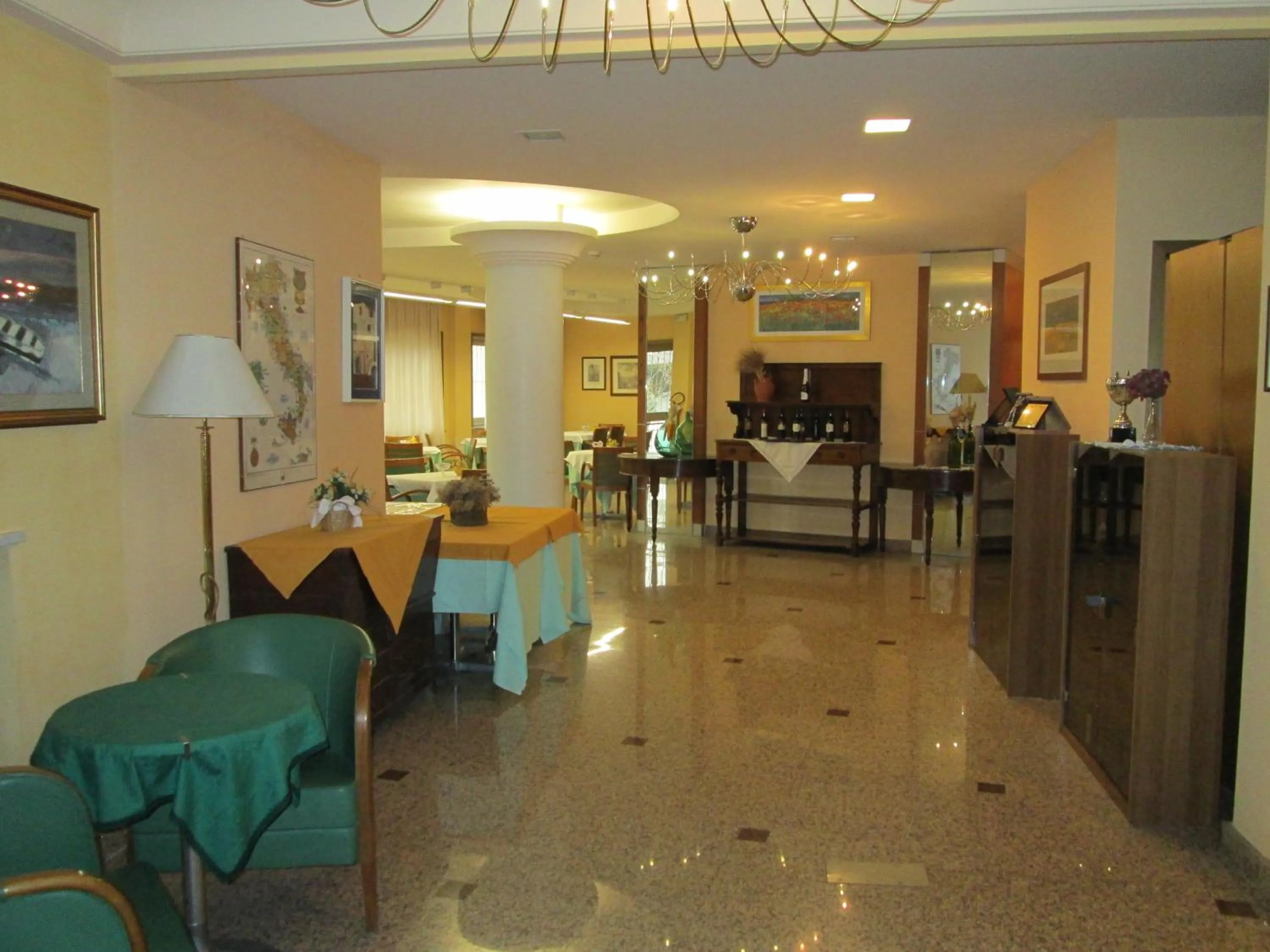 Restaurant/places to eat in Hotel Due Pini