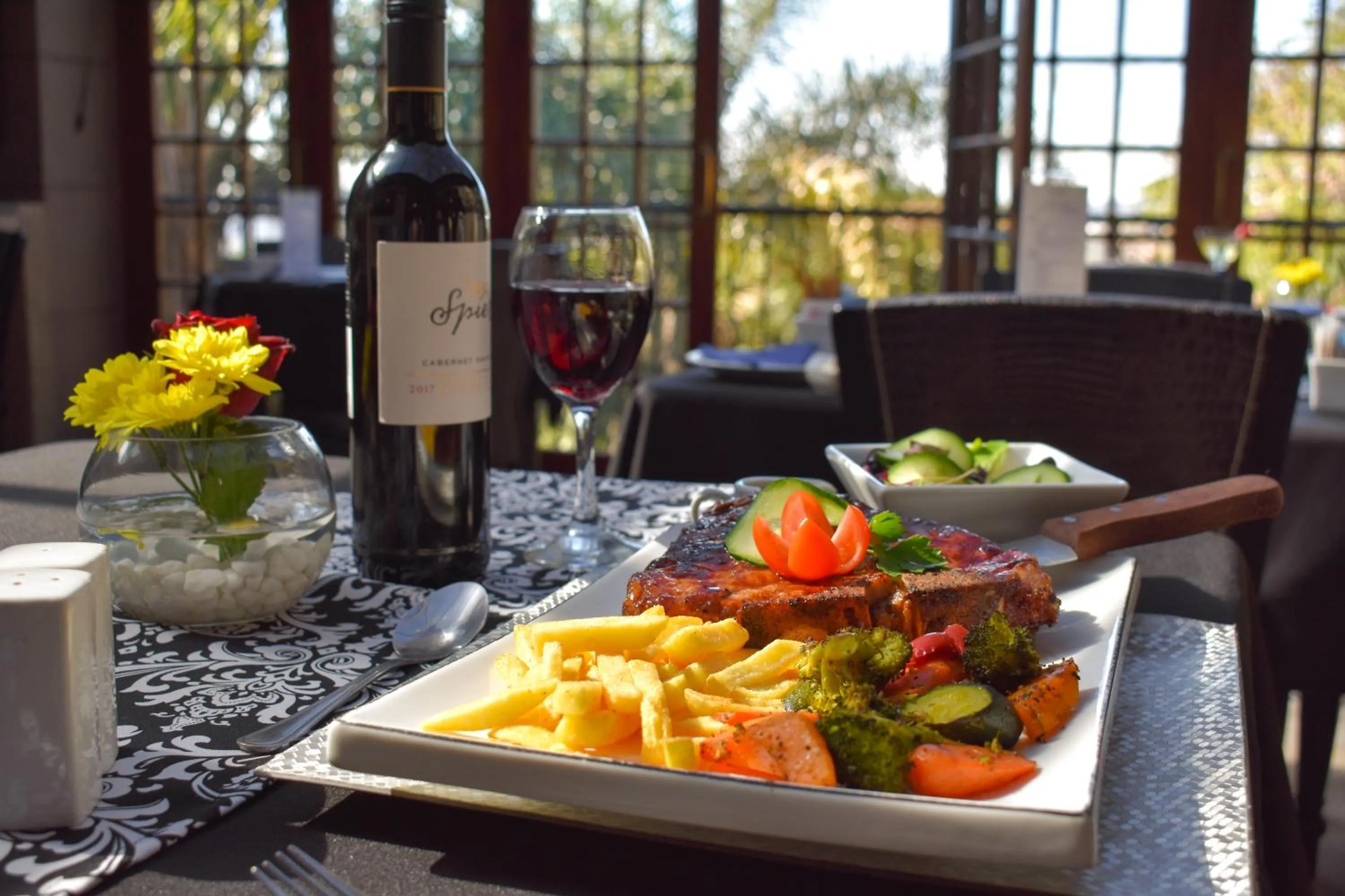 Restaurant/places to eat in Waterfalls Boutique Hotel