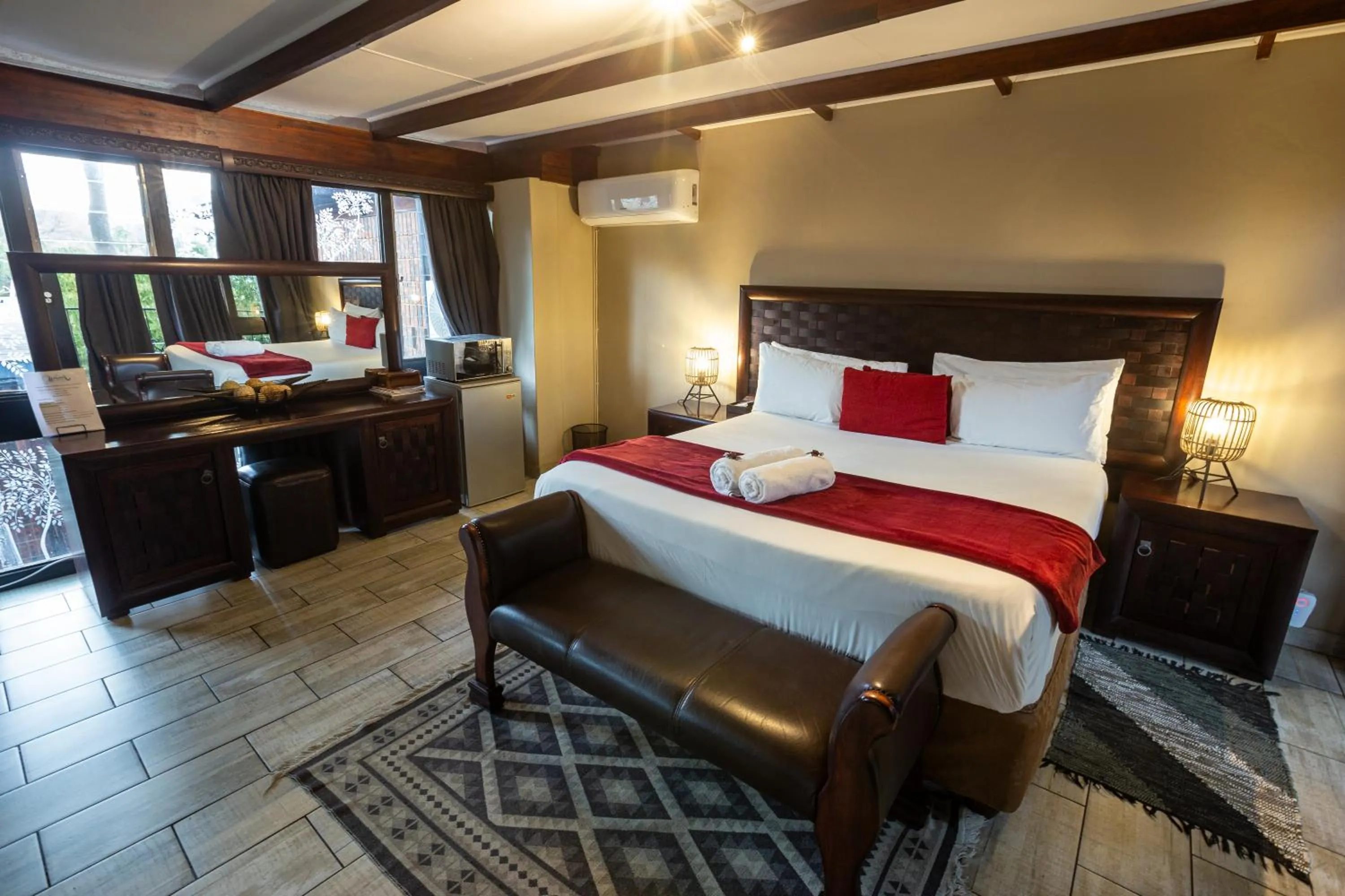 Bedroom, Bed in Waterfalls Boutique Hotel