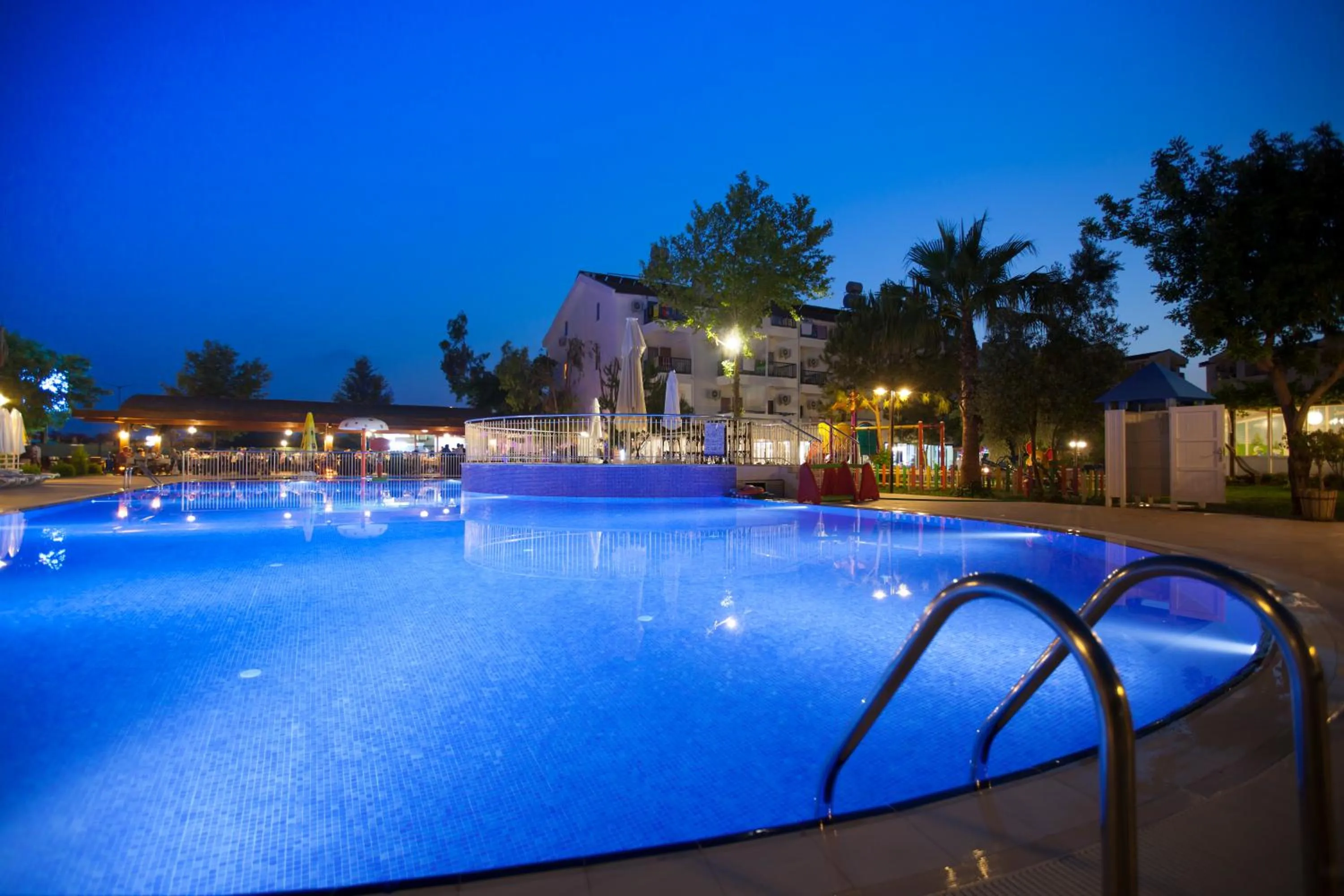 Swimming pool in Irem Garden Hotel & Apartments