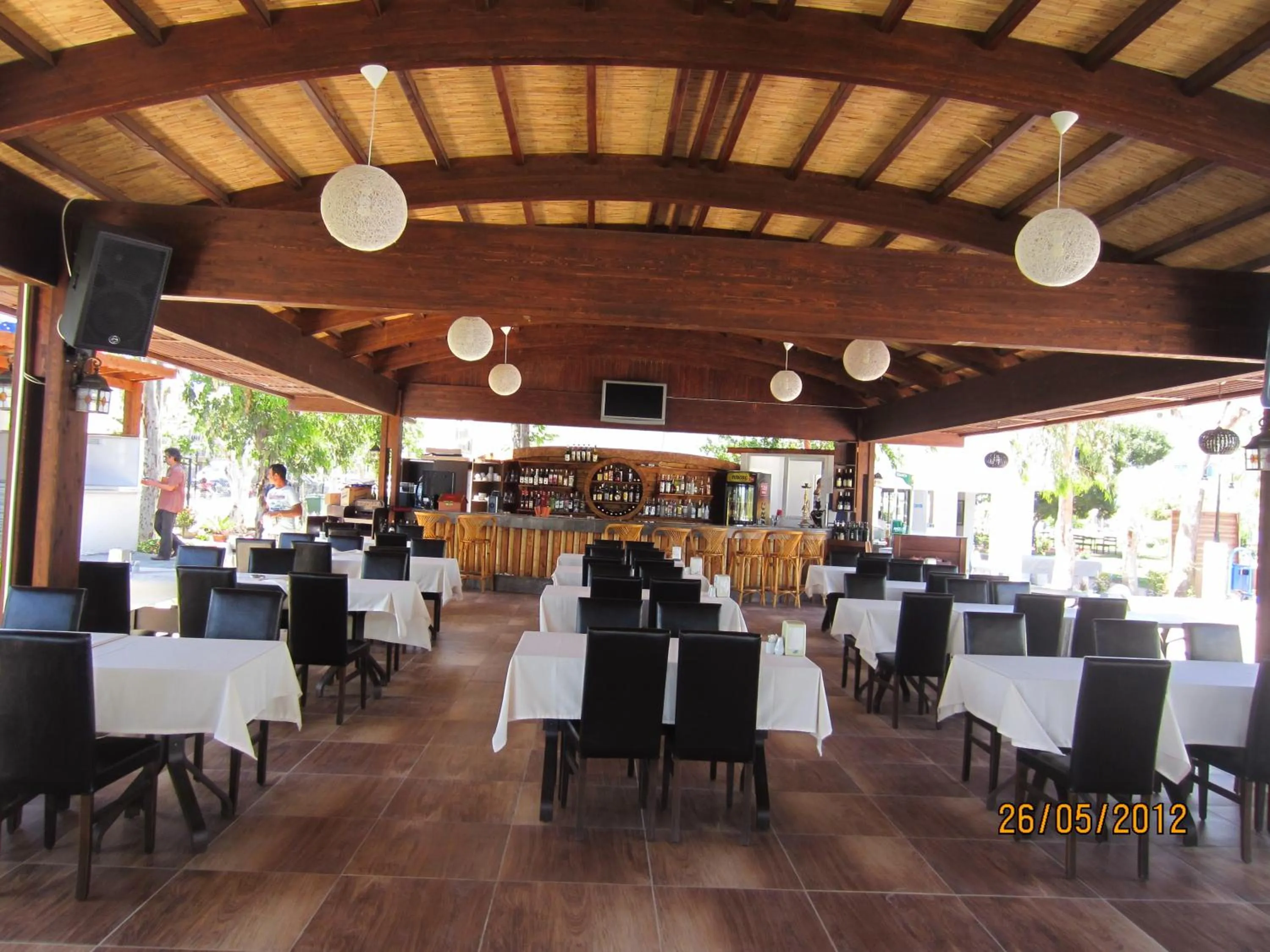 Restaurant/places to eat in Irem Garden Hotel & Apartments