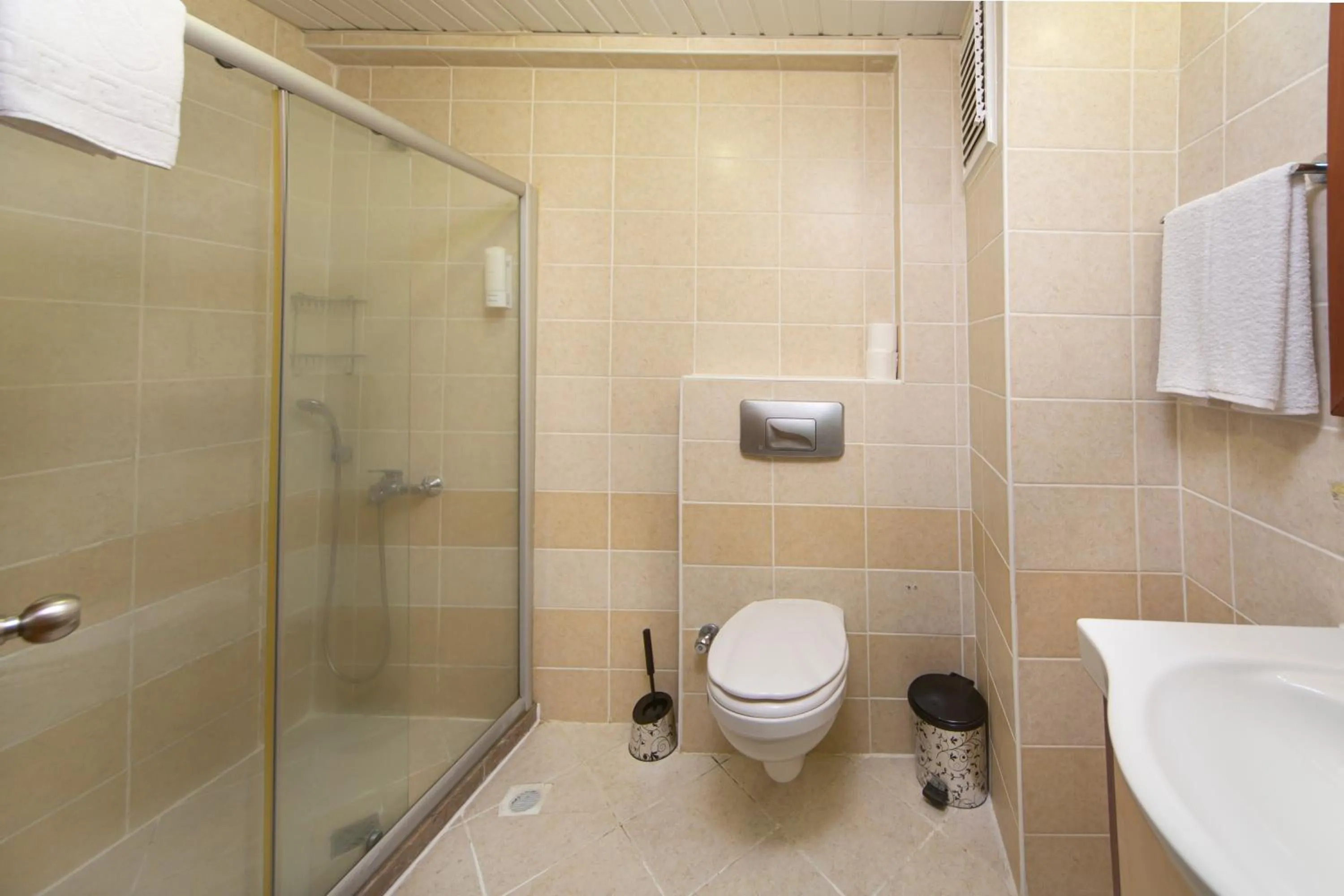Shower in Irem Garden Hotel & Apartments