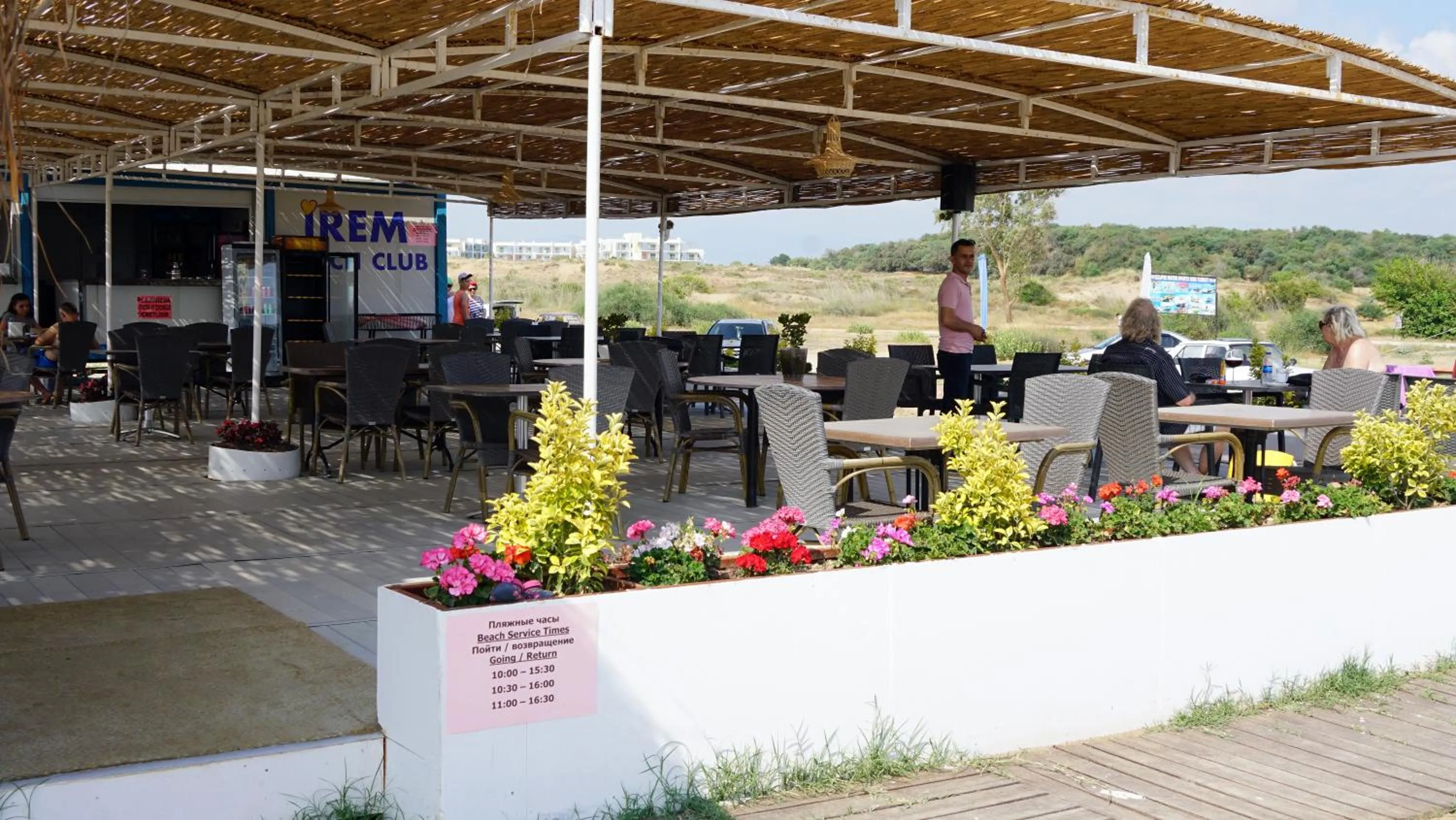 Restaurant/places to eat in Irem Garden Hotel & Apartments