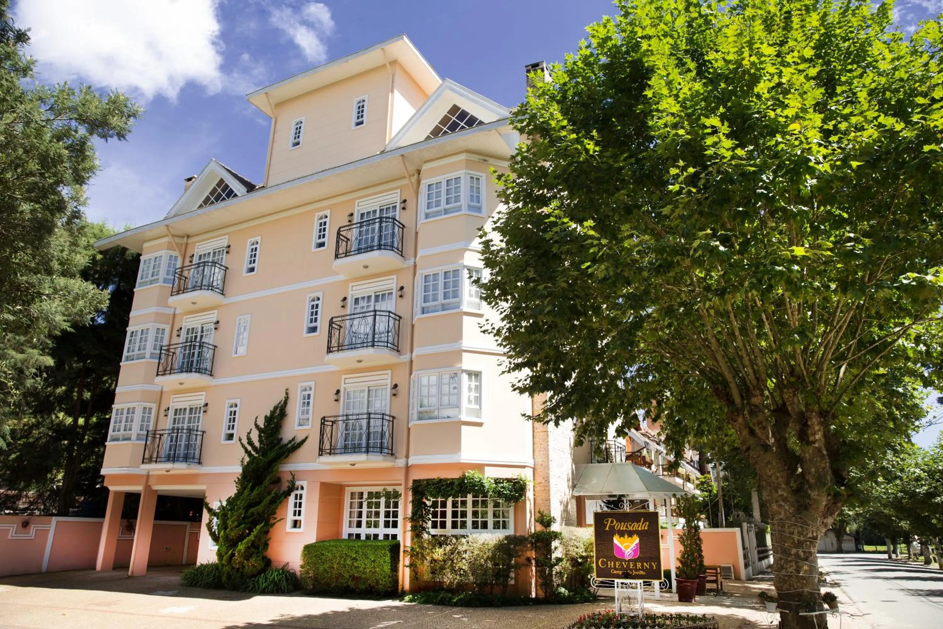 Property building in Pousada Cheverny - Fácil acesso ao centrinho e Baden Bar