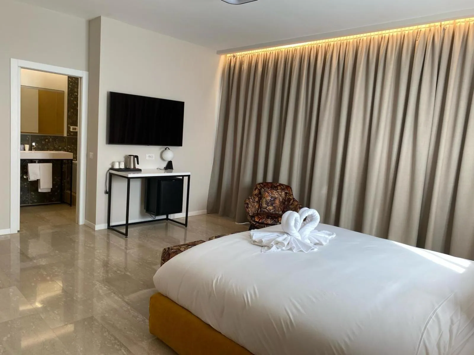 Bed in Oasi Village Hotel