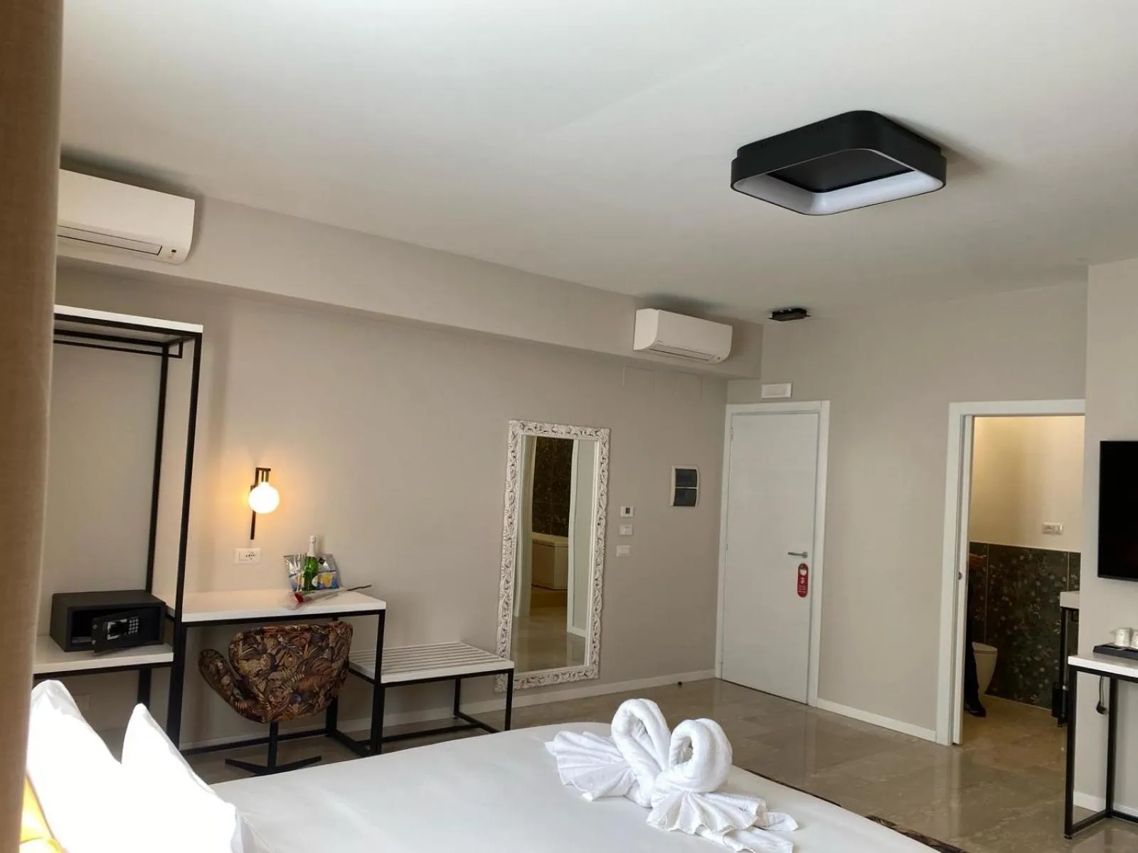 Bed in Oasi Village Hotel