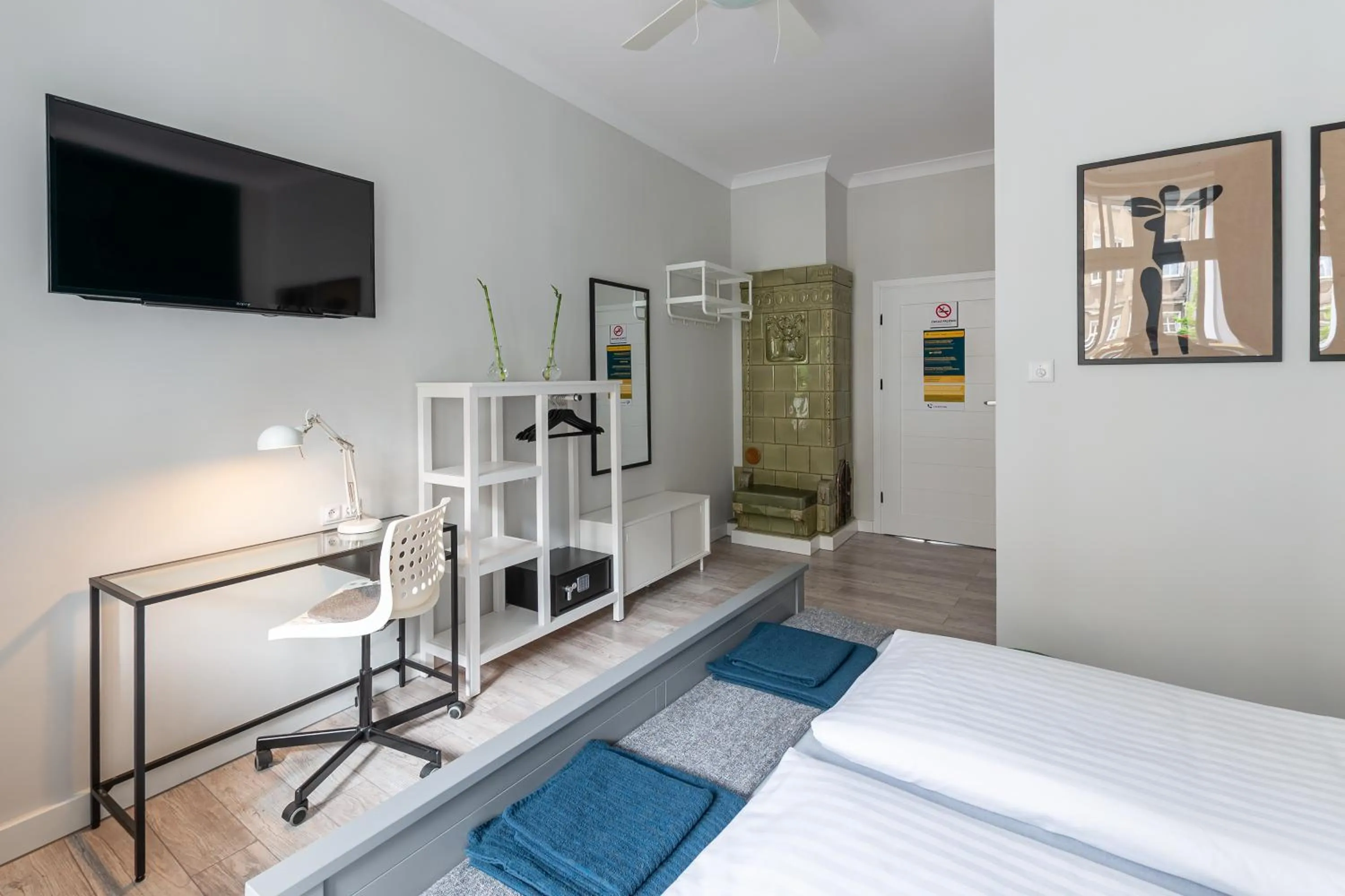 Communal lounge/ TV room, Bed in Villa Wilda