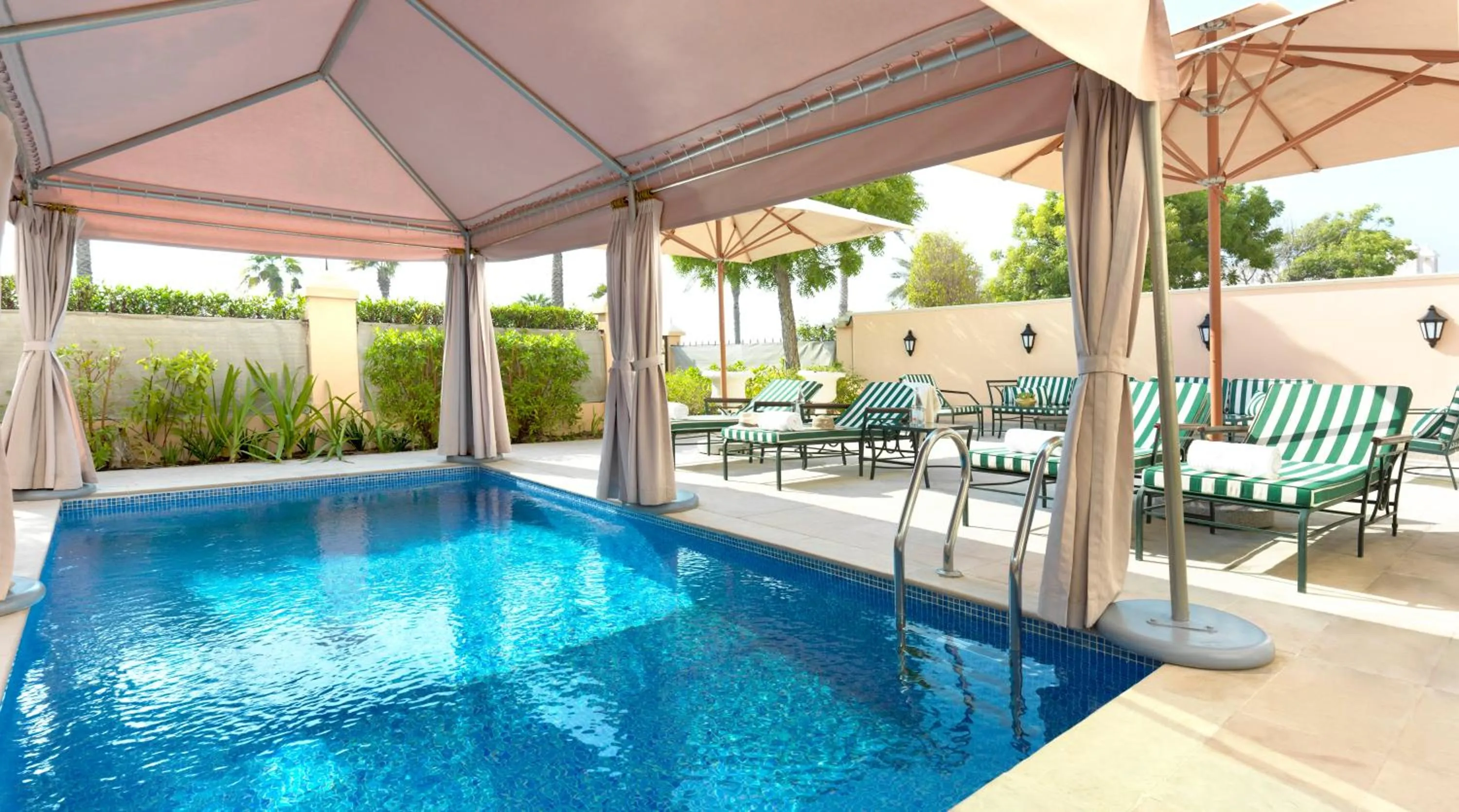 Swimming pool in Kempinski Hotel & Residences Palm Jumeirah