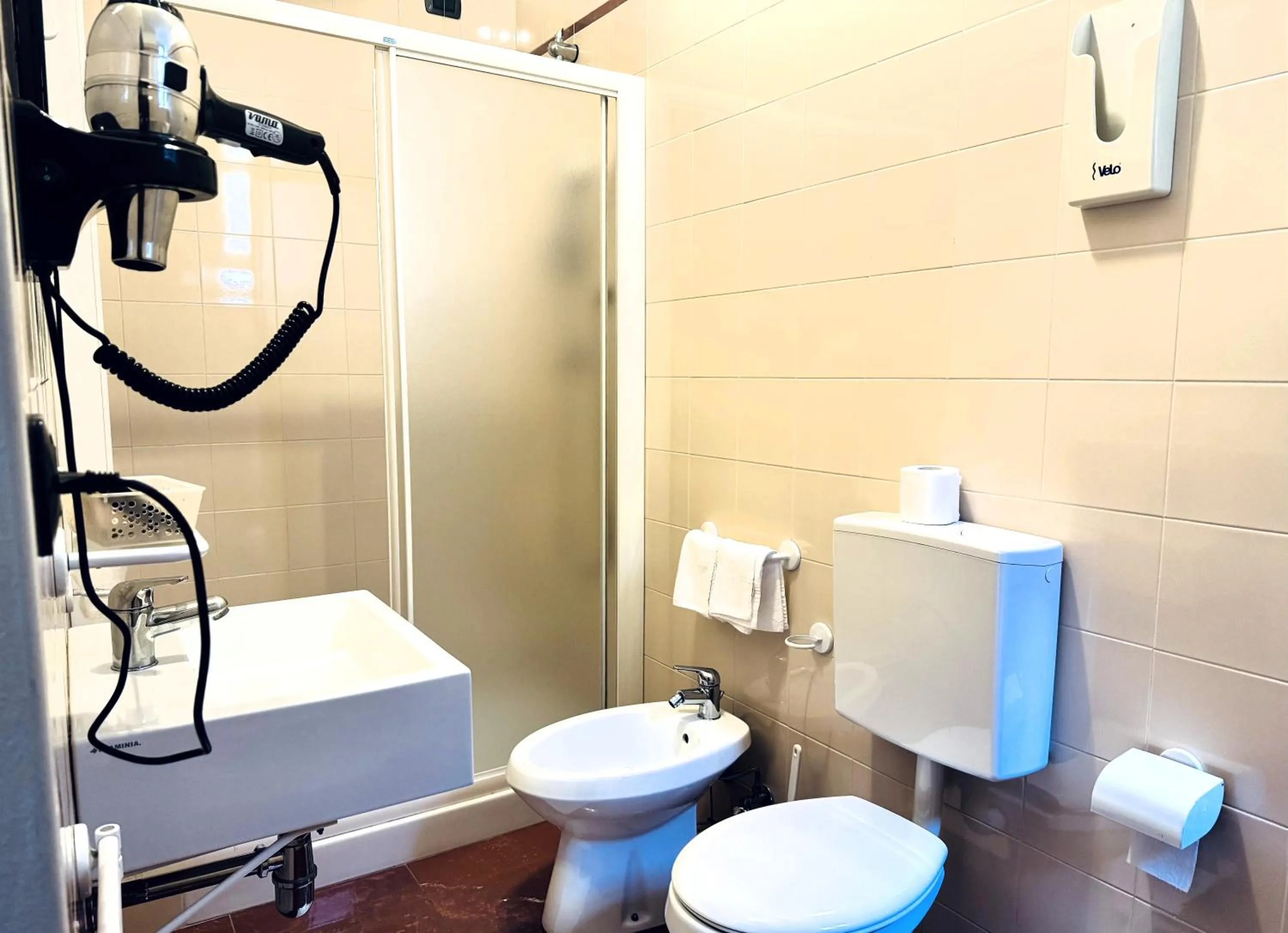 Shower in Hotel Marco's