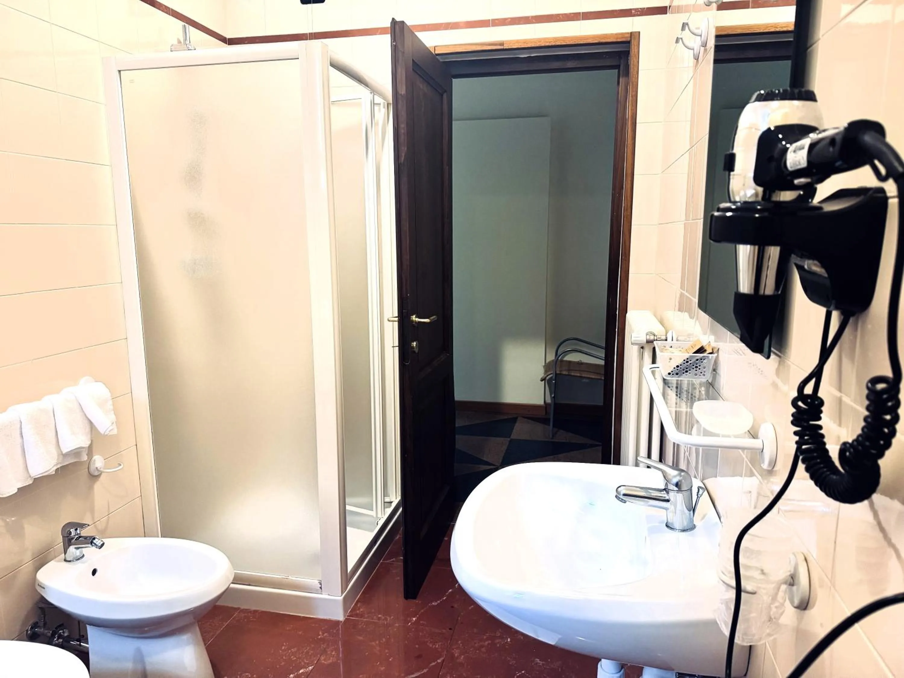 Shower in Hotel Marco's