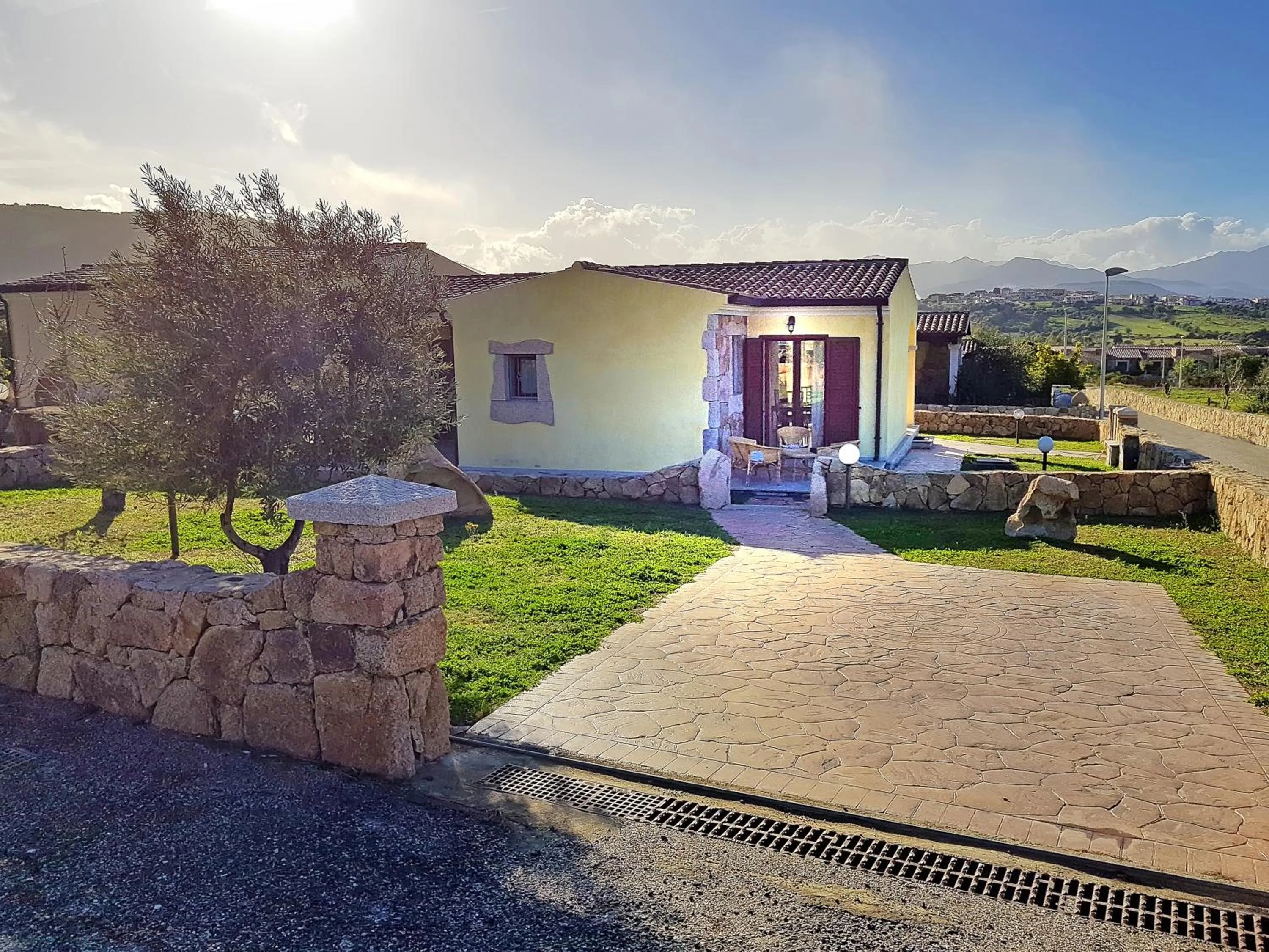 Facade/entrance in villette baia