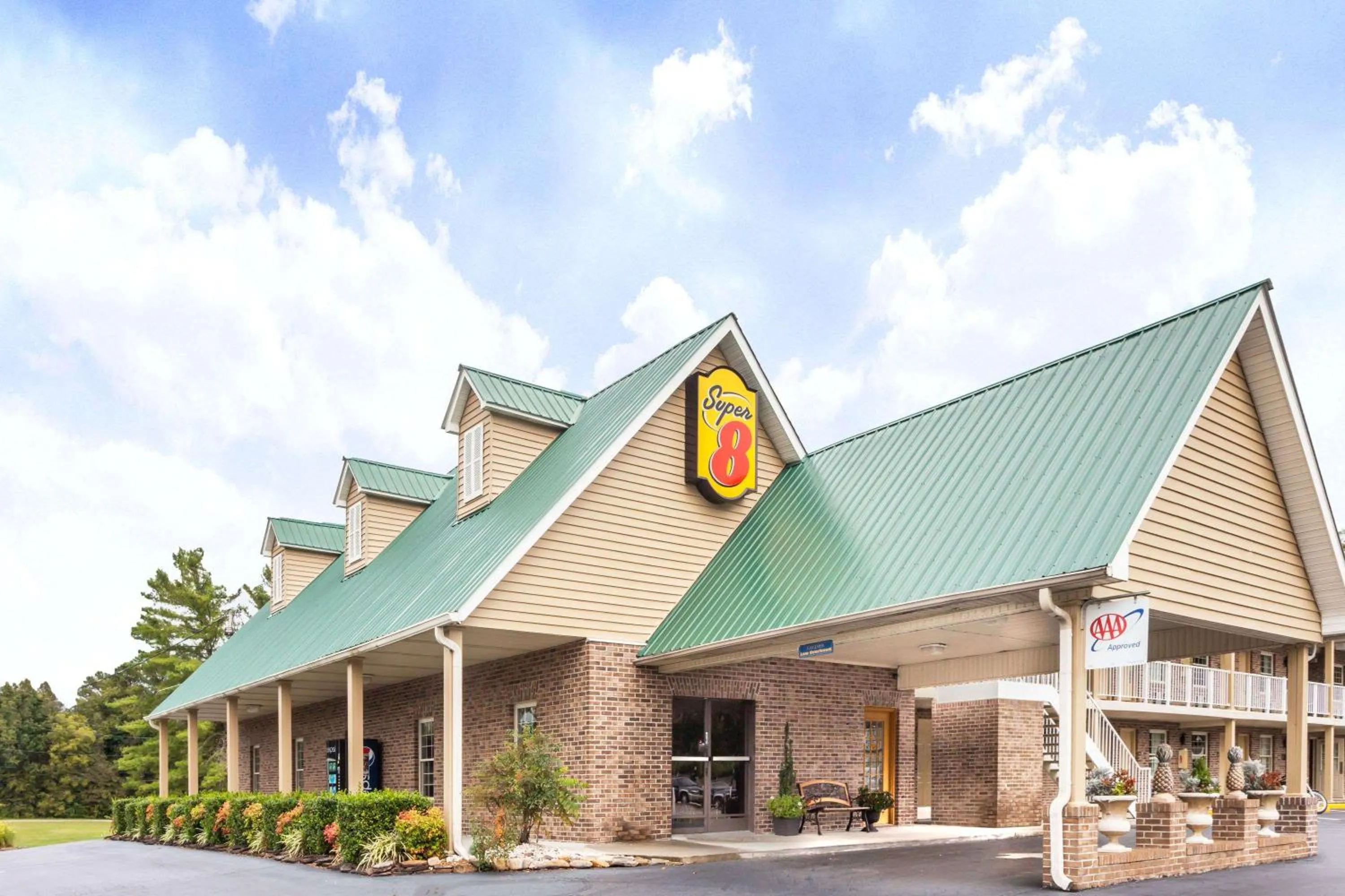 Property building in Super 8 by Wyndham Kingston