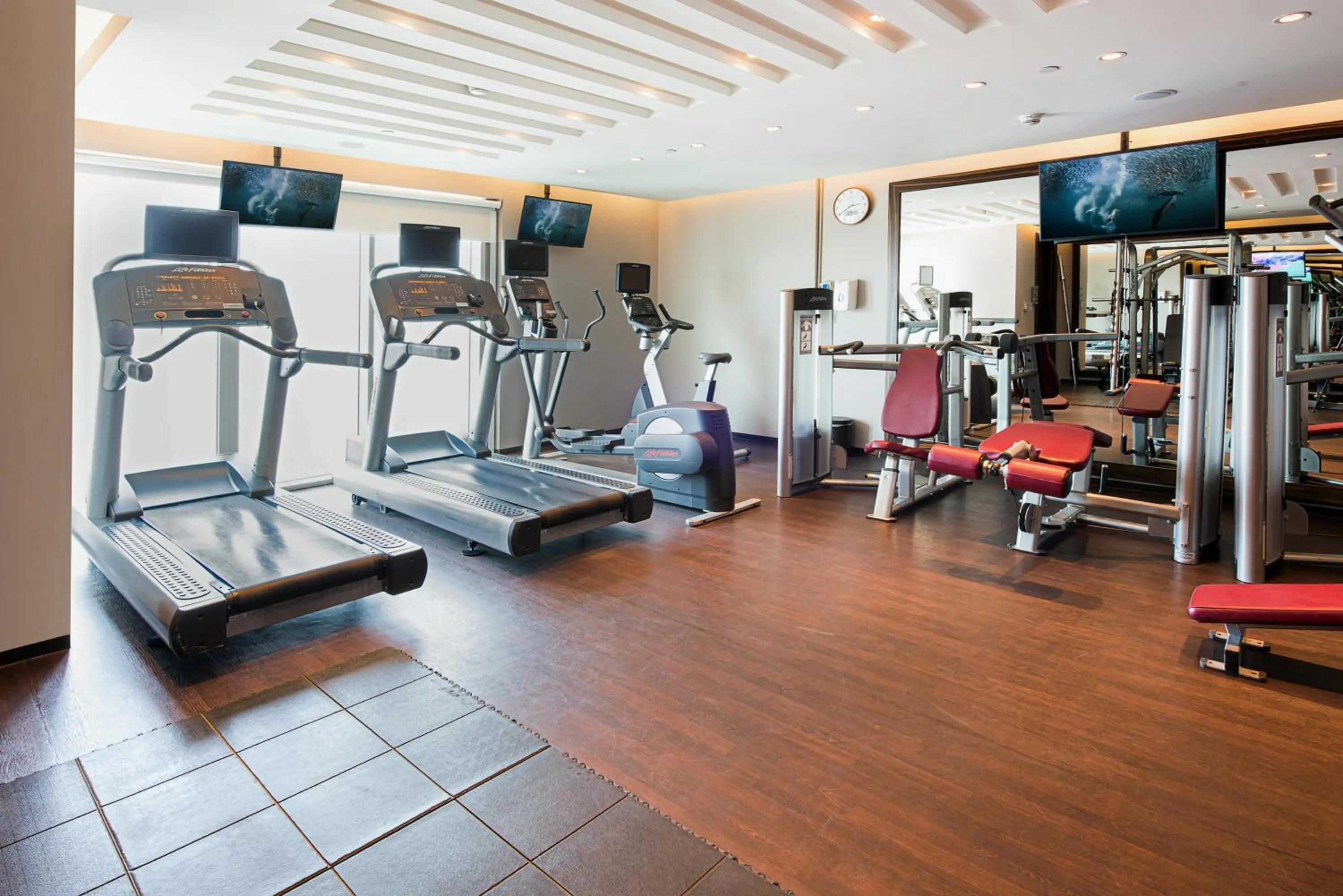 Fitness centre/facilities in Centro Al Manhal by Rotana
