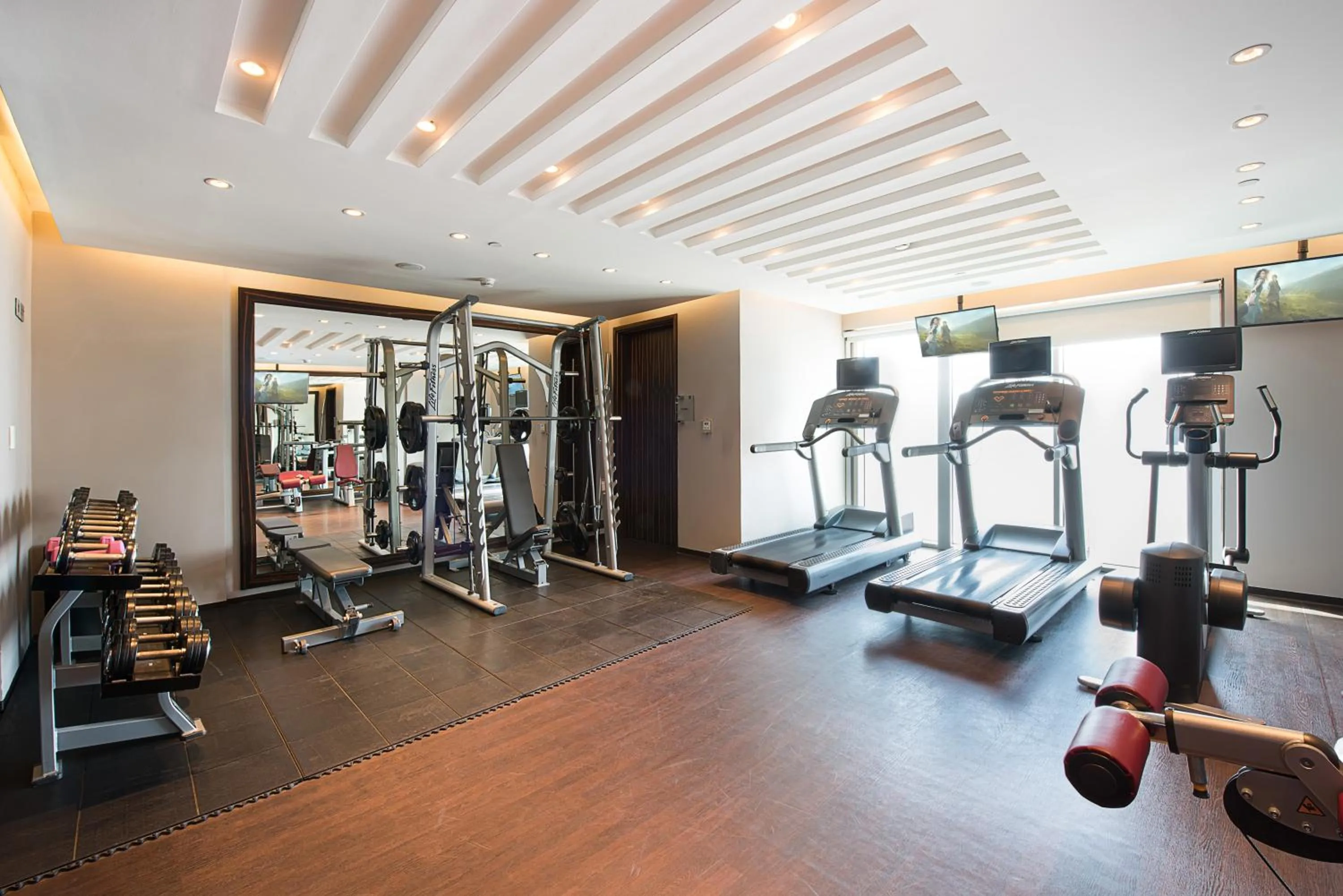 Fitness centre/facilities in Centro Al Manhal by Rotana