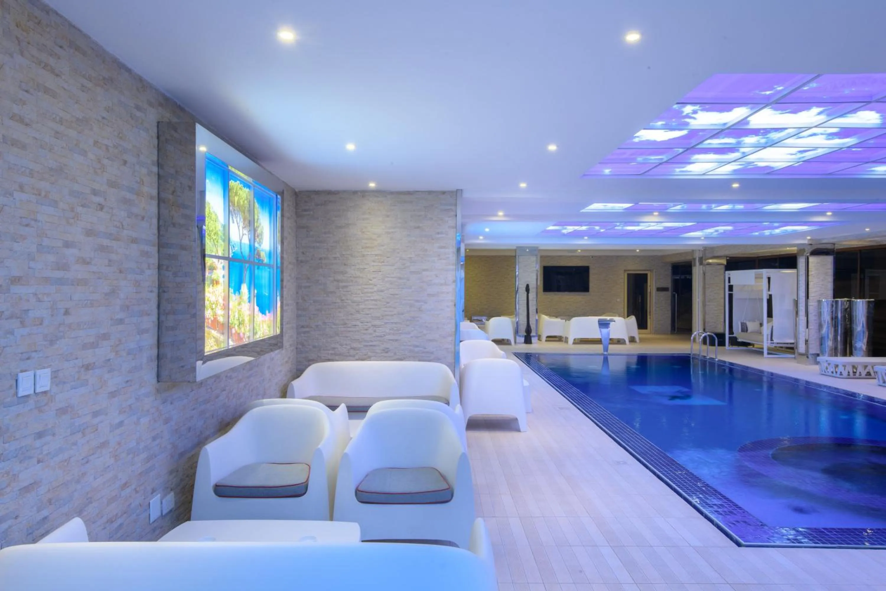 Swimming pool in The Wells Carlton