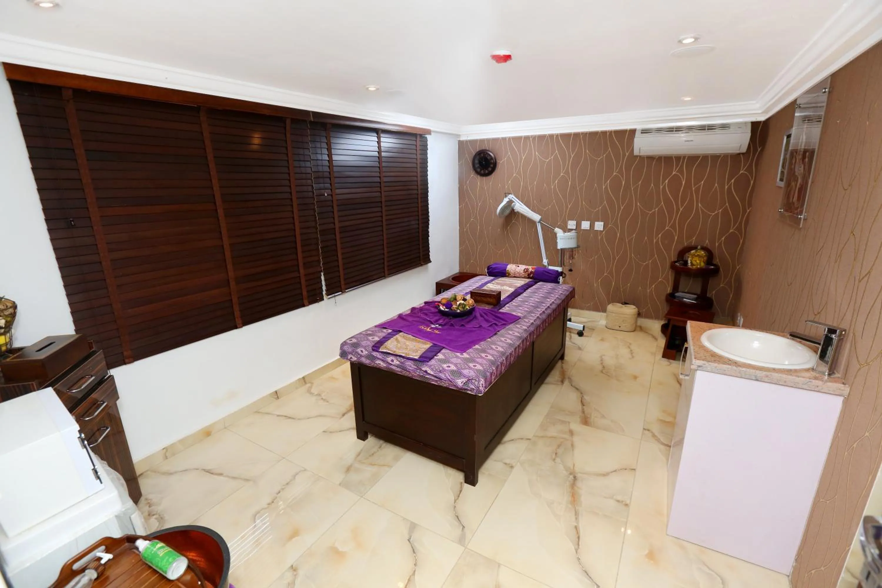Spa and wellness centre/facilities, Bed in The Wells Carlton