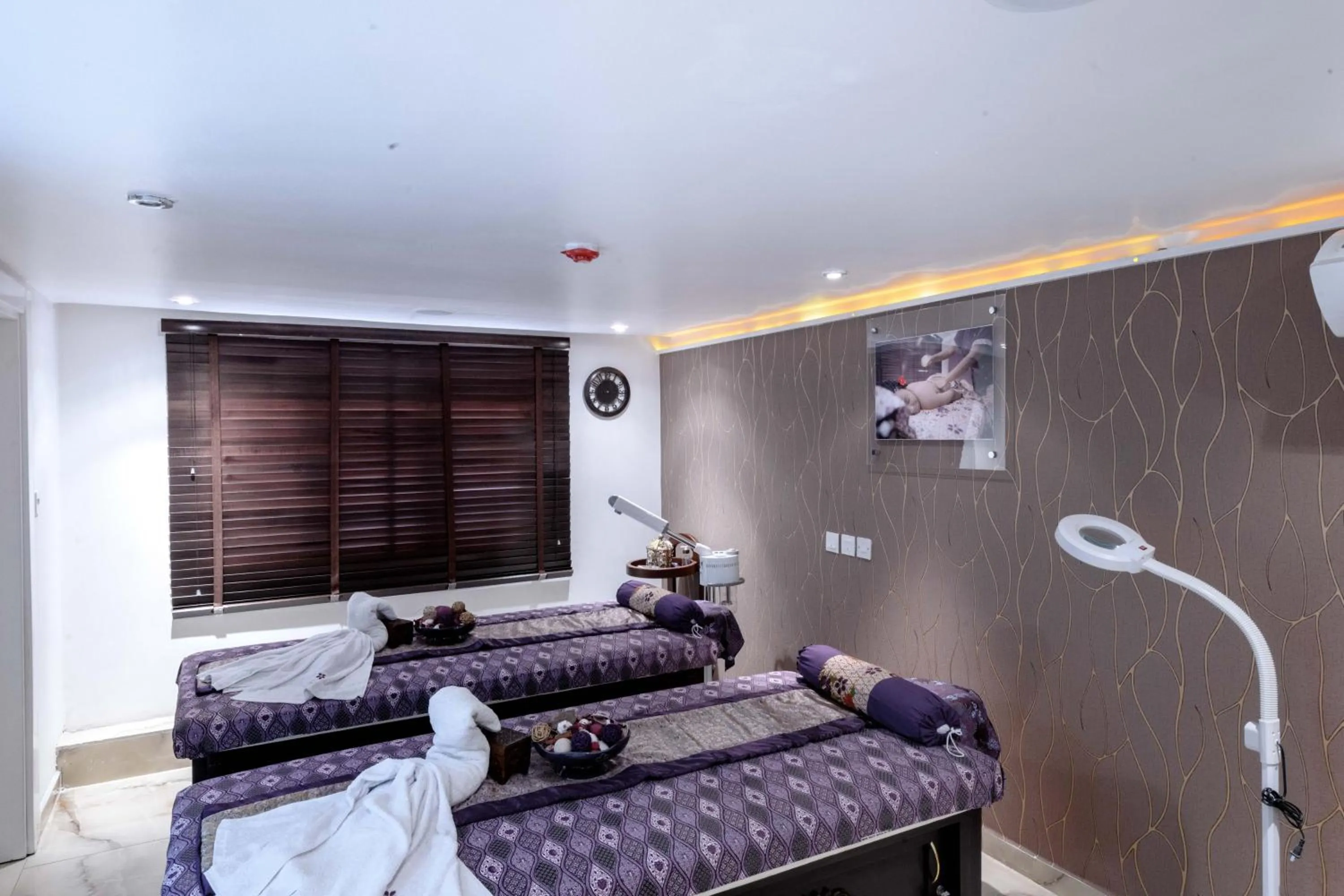 Living room, Bed in The Wells Carlton