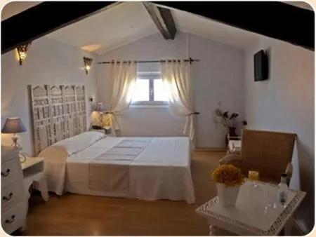 Seating area, Bed in L'Isula Rossa