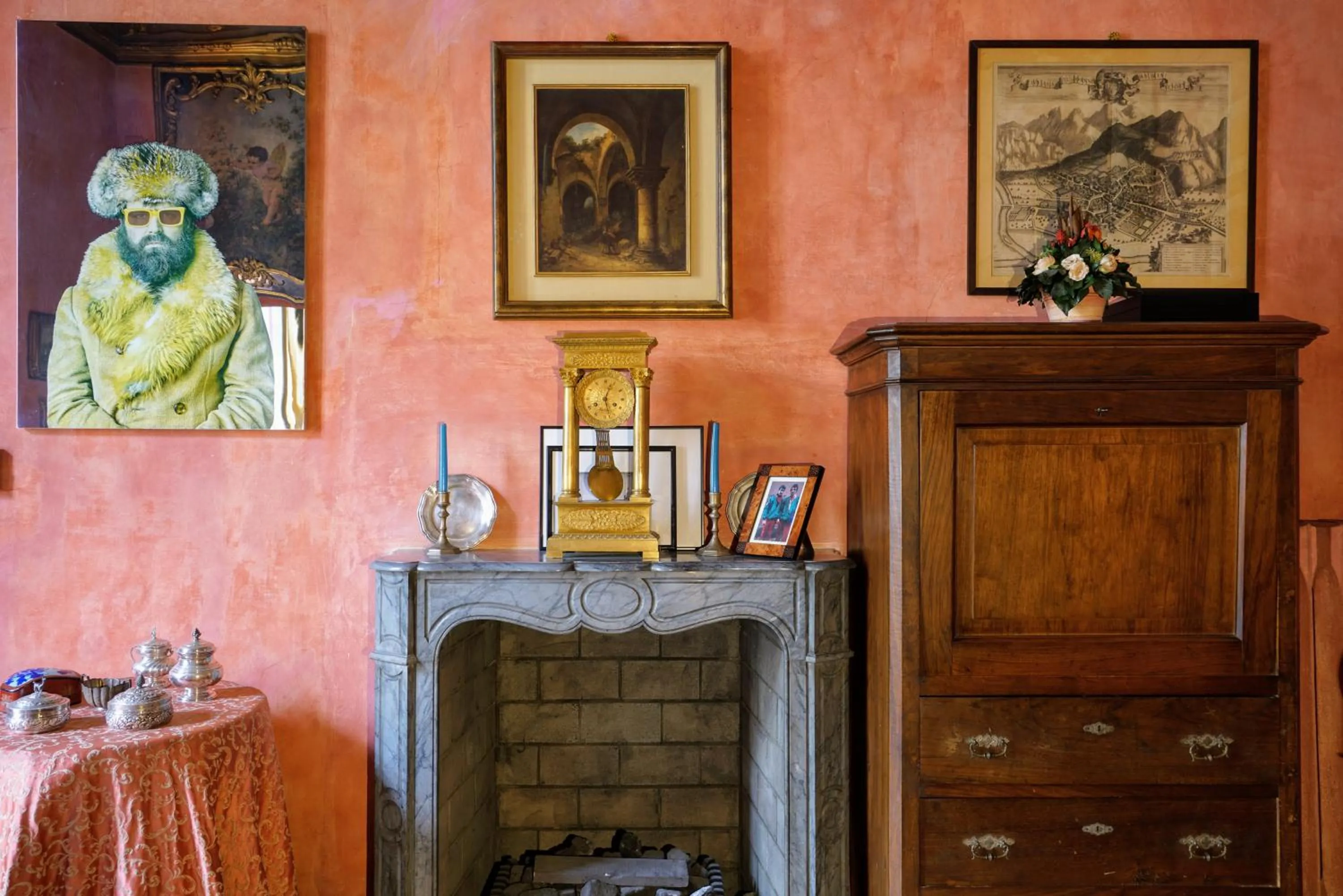 Communal lounge/ TV room in Turin Art Experience Bed & Breakfast