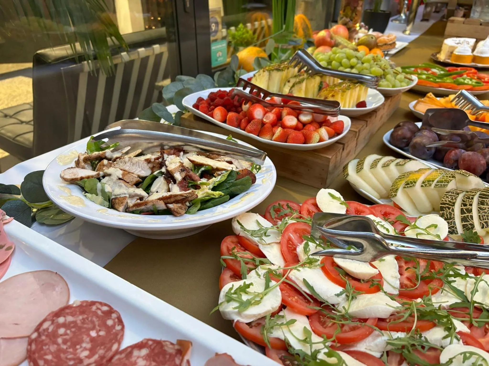 Restaurant/places to eat in Apartamenty Rondo