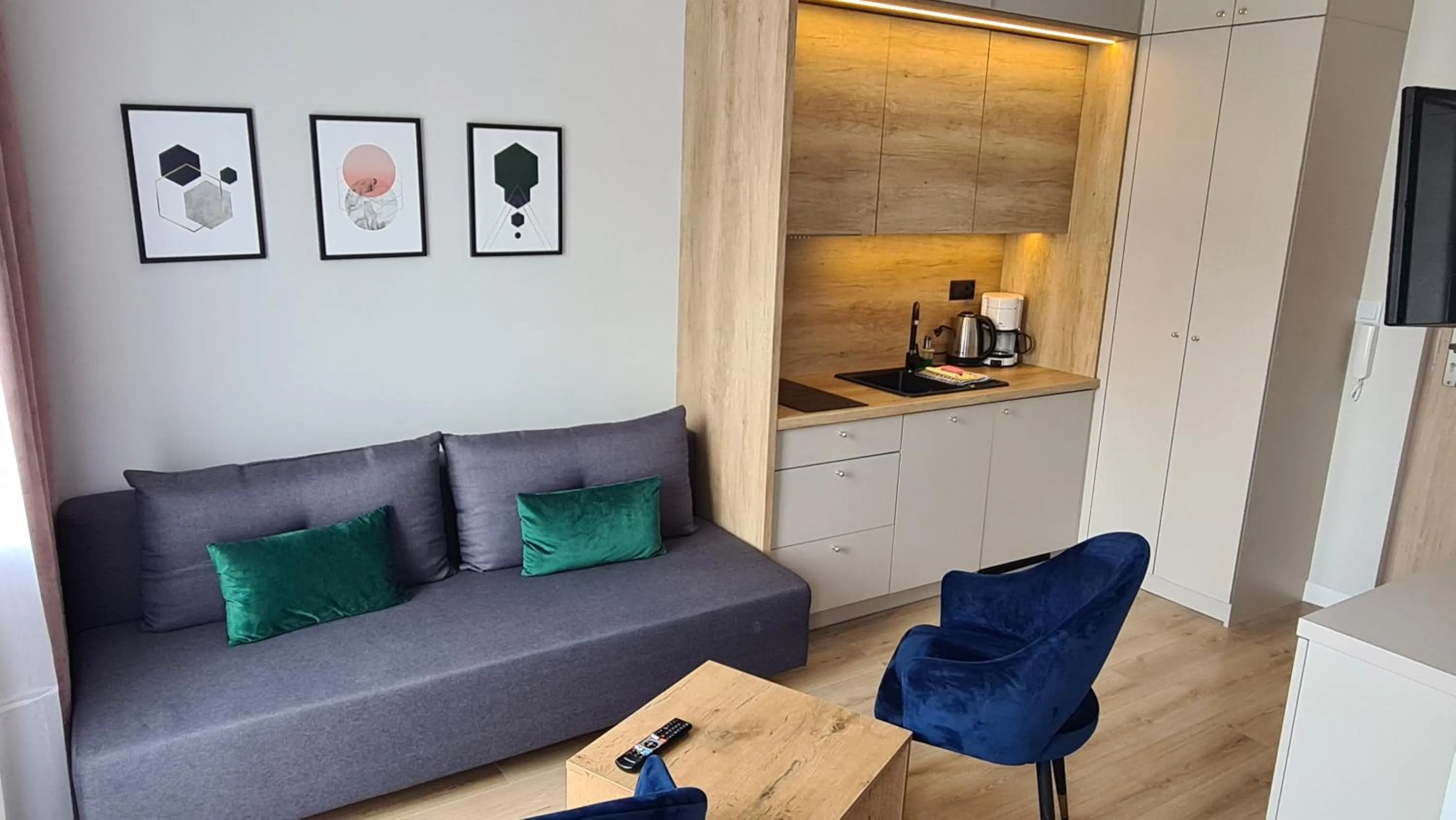 Restaurant/places to eat in Apartamenty Rondo