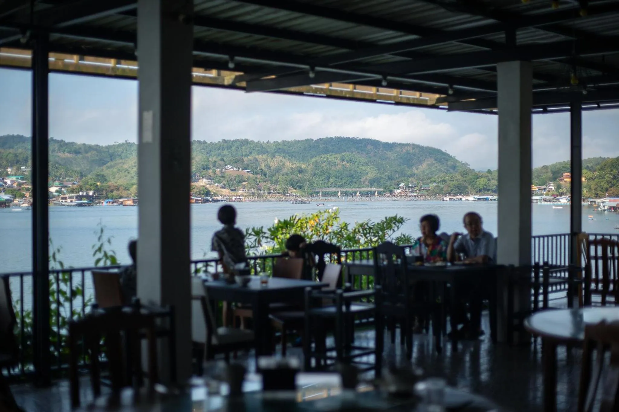Restaurant/places to eat in Phornpailin Riverside Resort