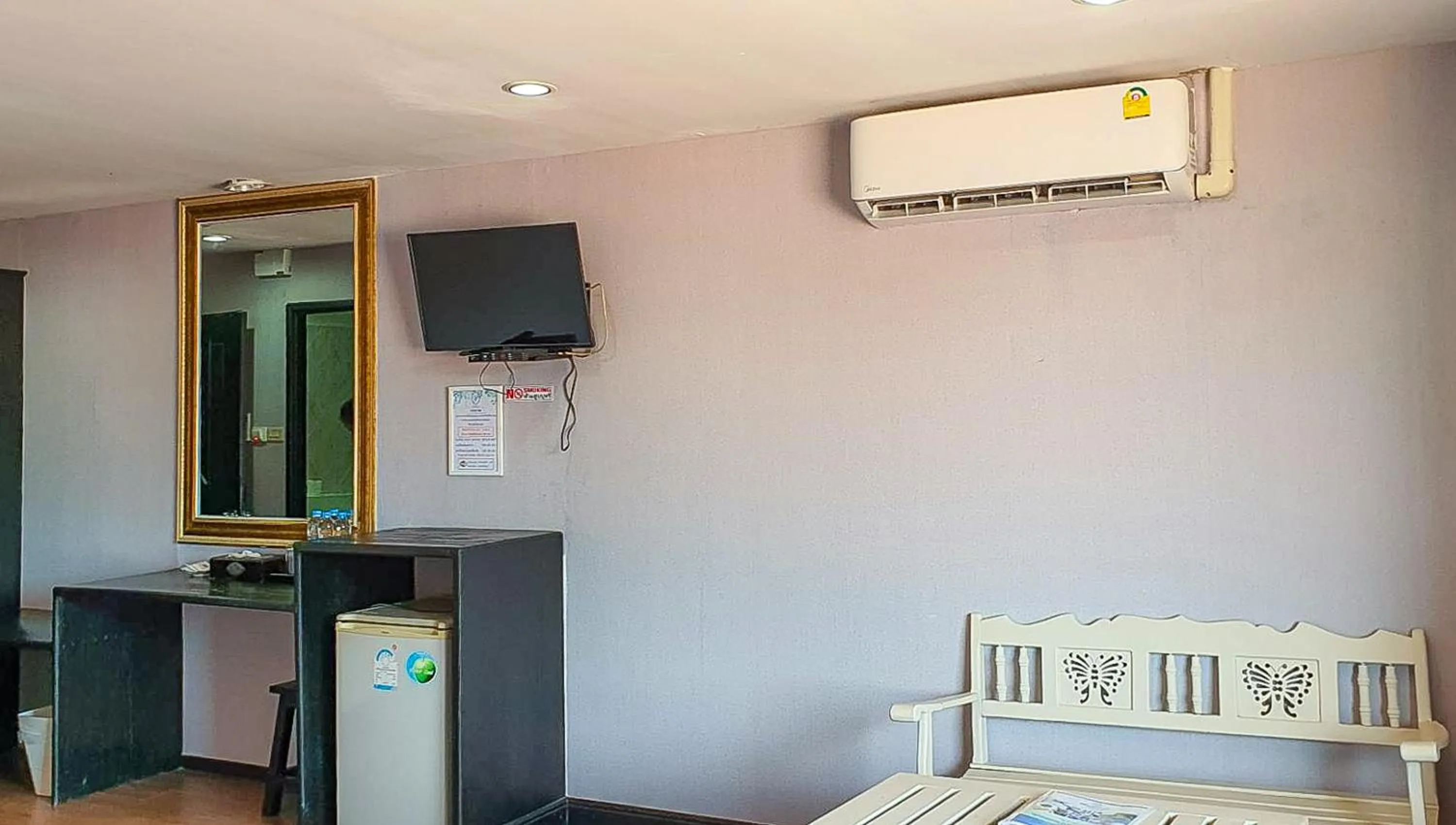 hair dresser in Phornpailin Riverside Resort