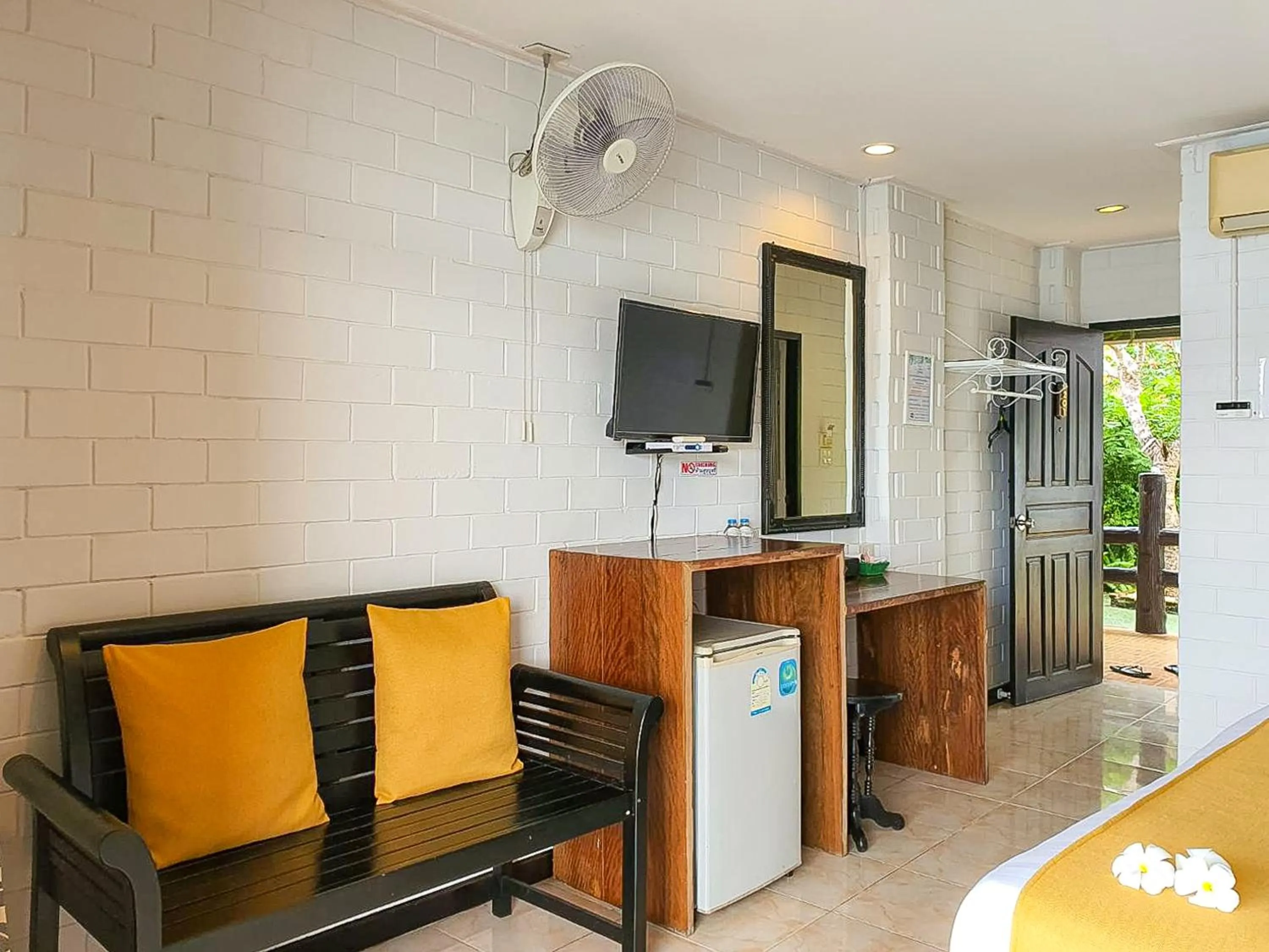 Living room in Phornpailin Riverside Resort