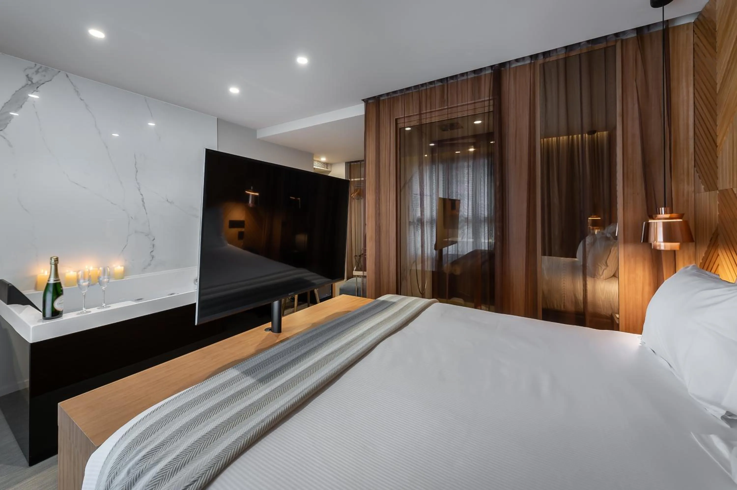 TV and multimedia, Bed in 9Hotel Paquis