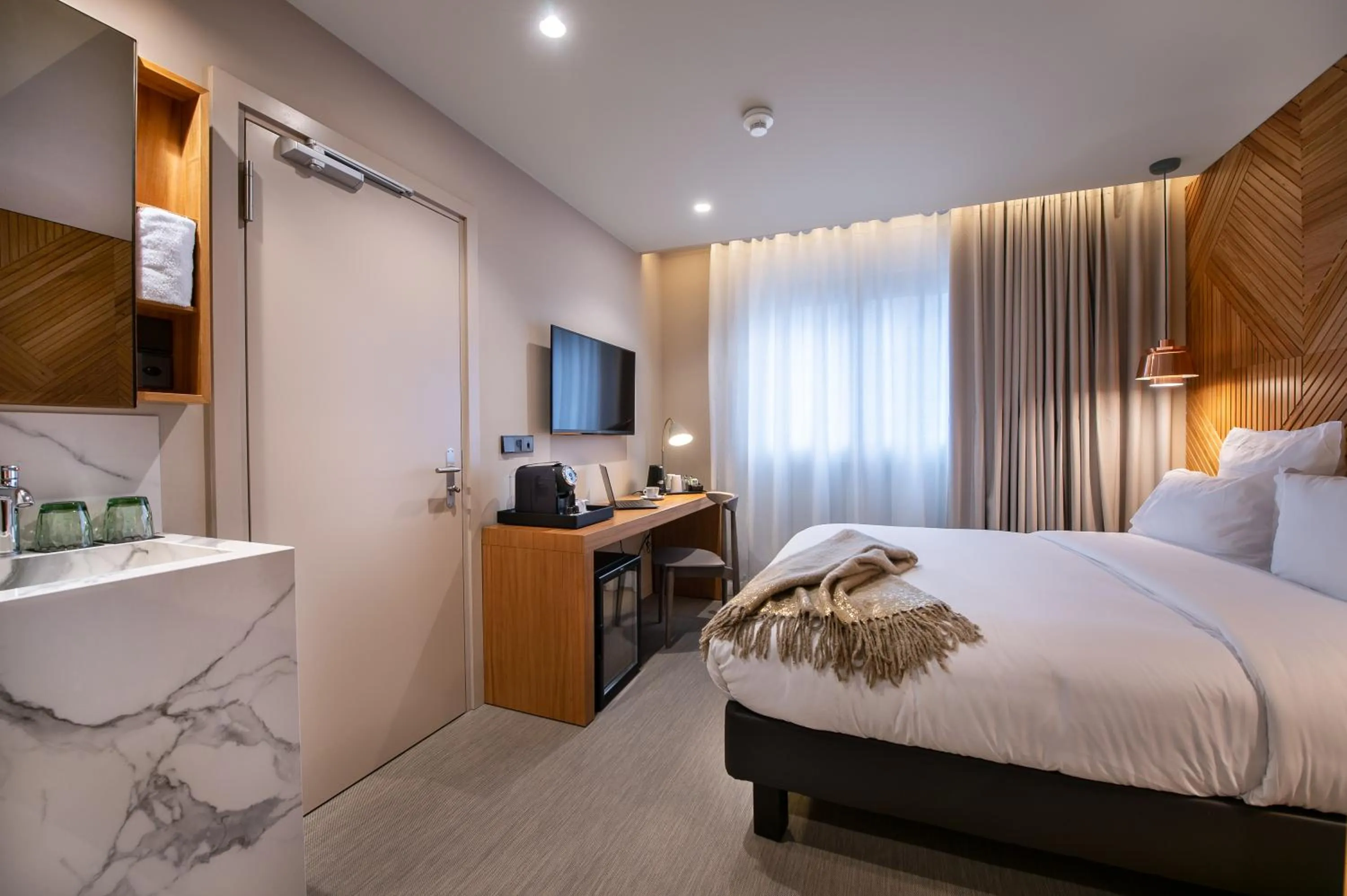 Photo of the whole room, Bed in 9Hotel Paquis