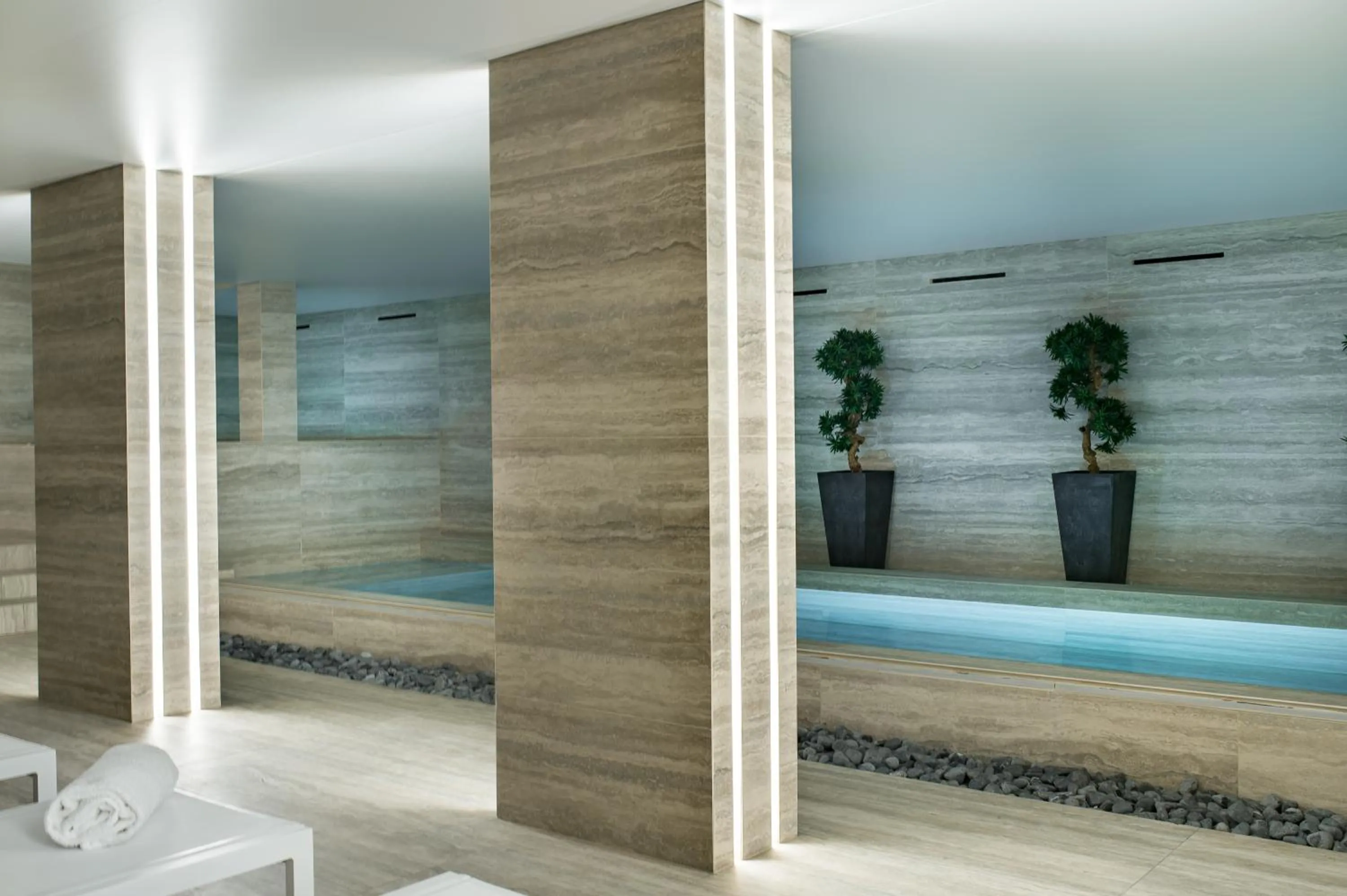 Swimming pool in 9Hotel Paquis