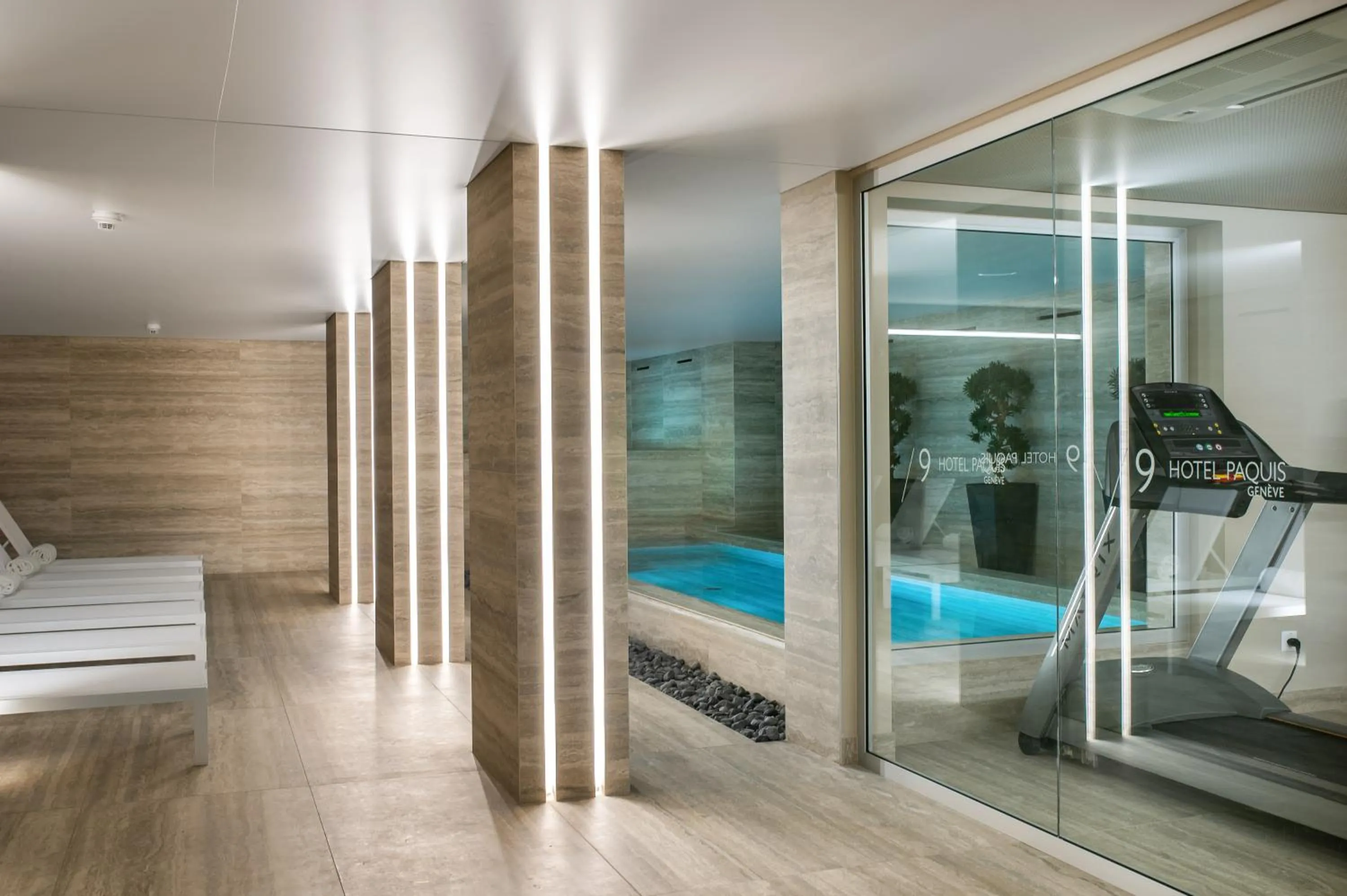 Swimming pool in 9Hotel Paquis