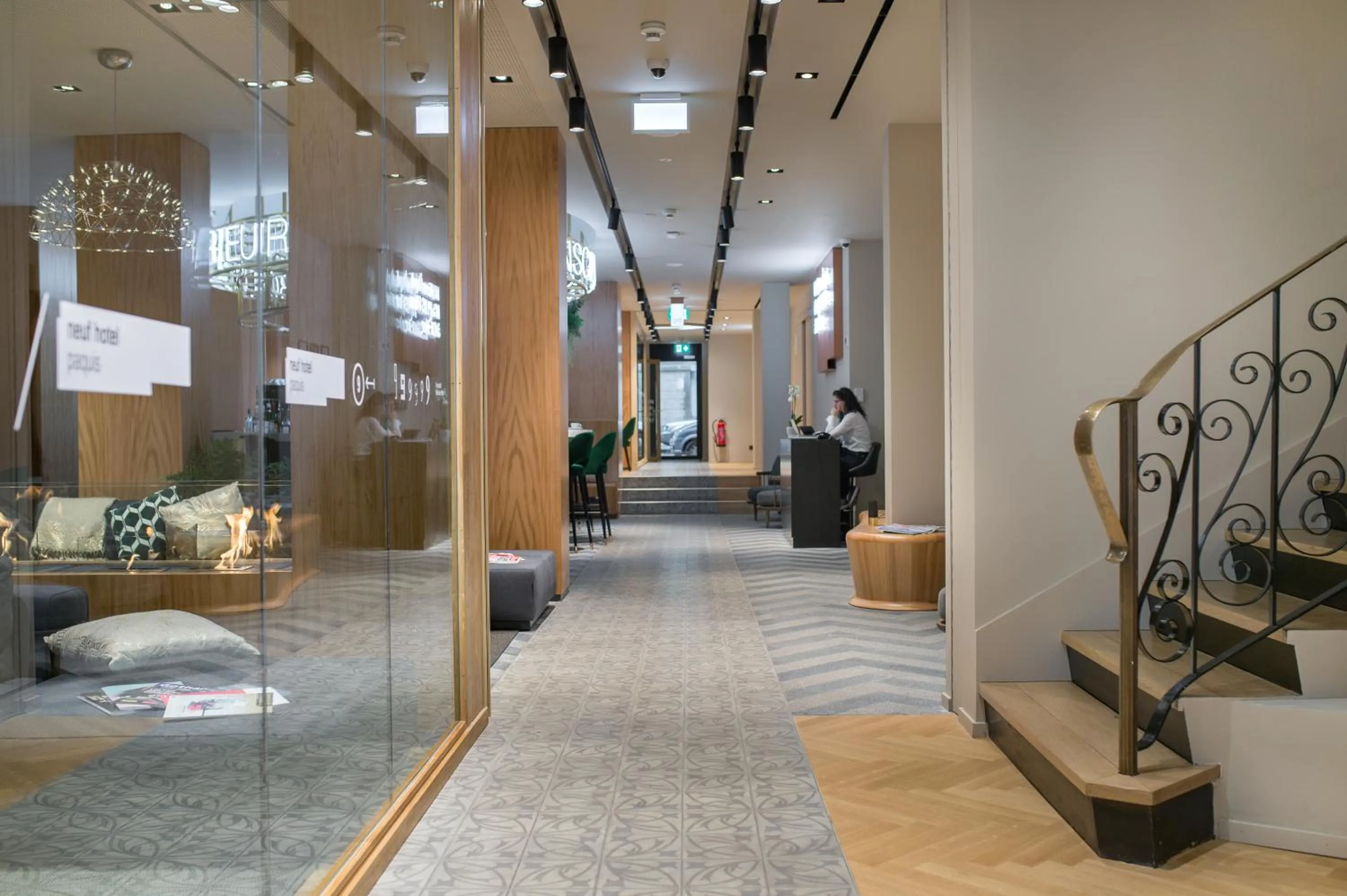 Facade/entrance in 9Hotel Paquis