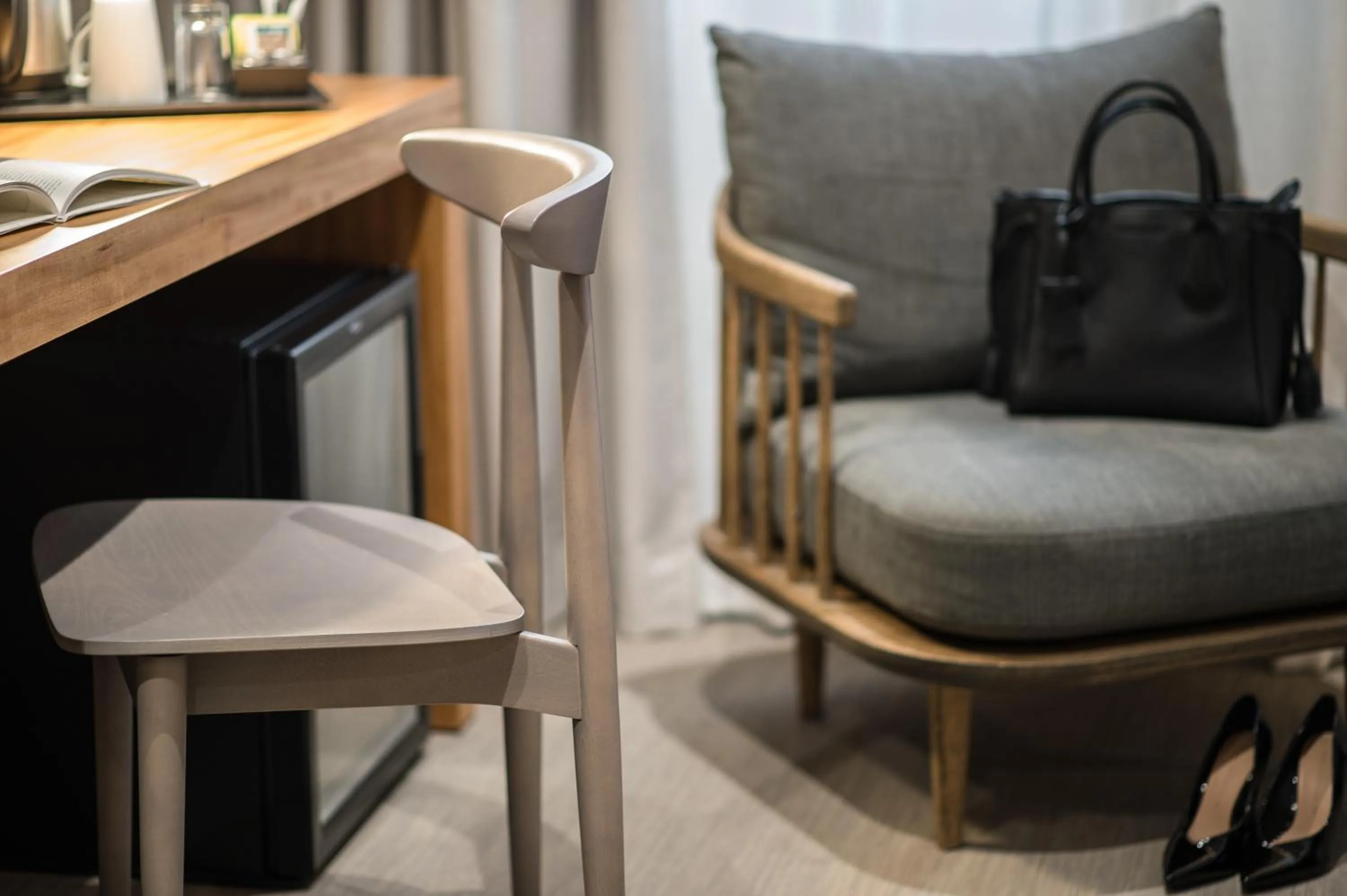 Seating area in 9Hotel Paquis