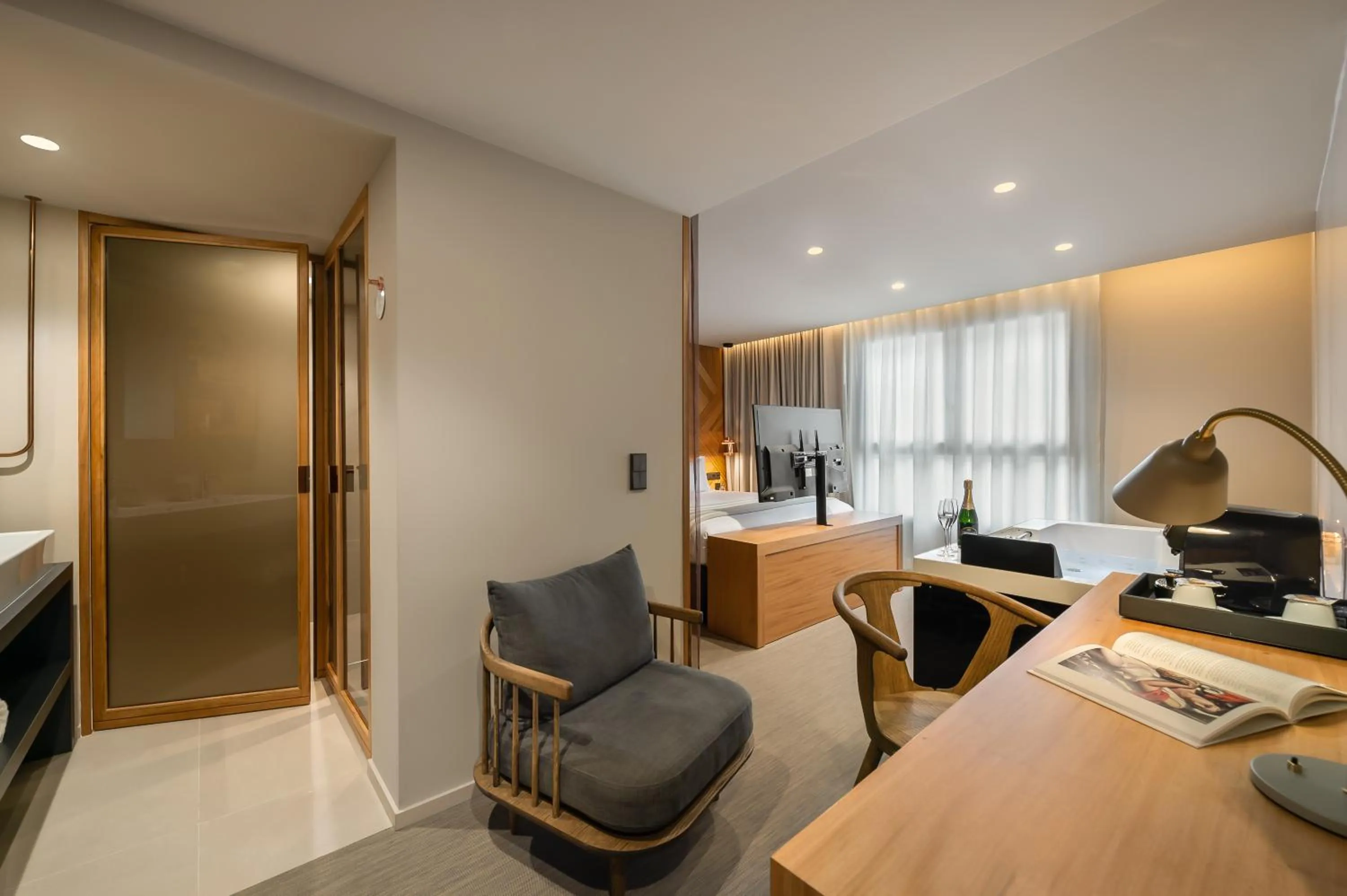 Photo of the whole room, Bed in 9Hotel Paquis