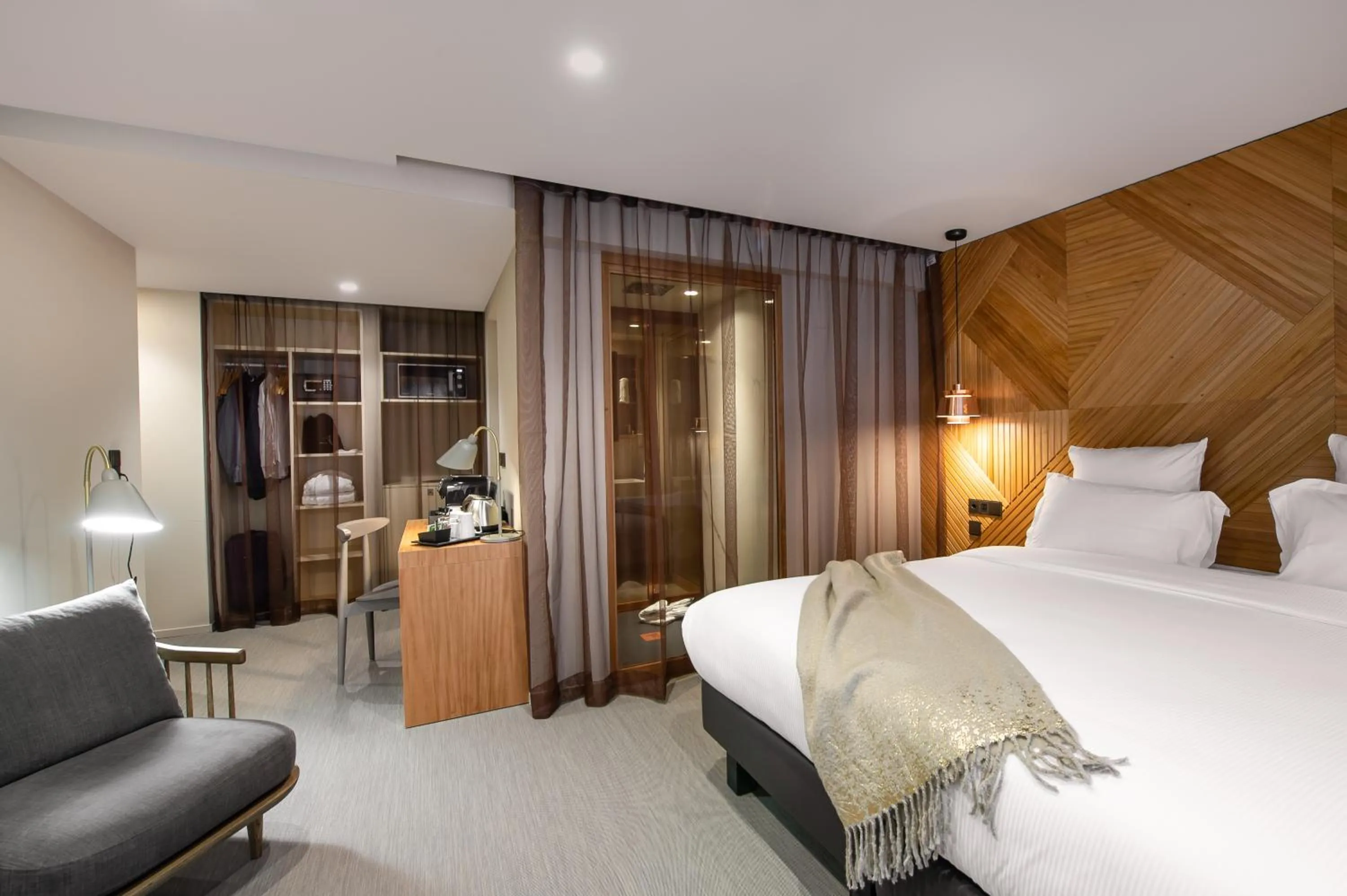 Photo of the whole room, Bed in 9Hotel Paquis