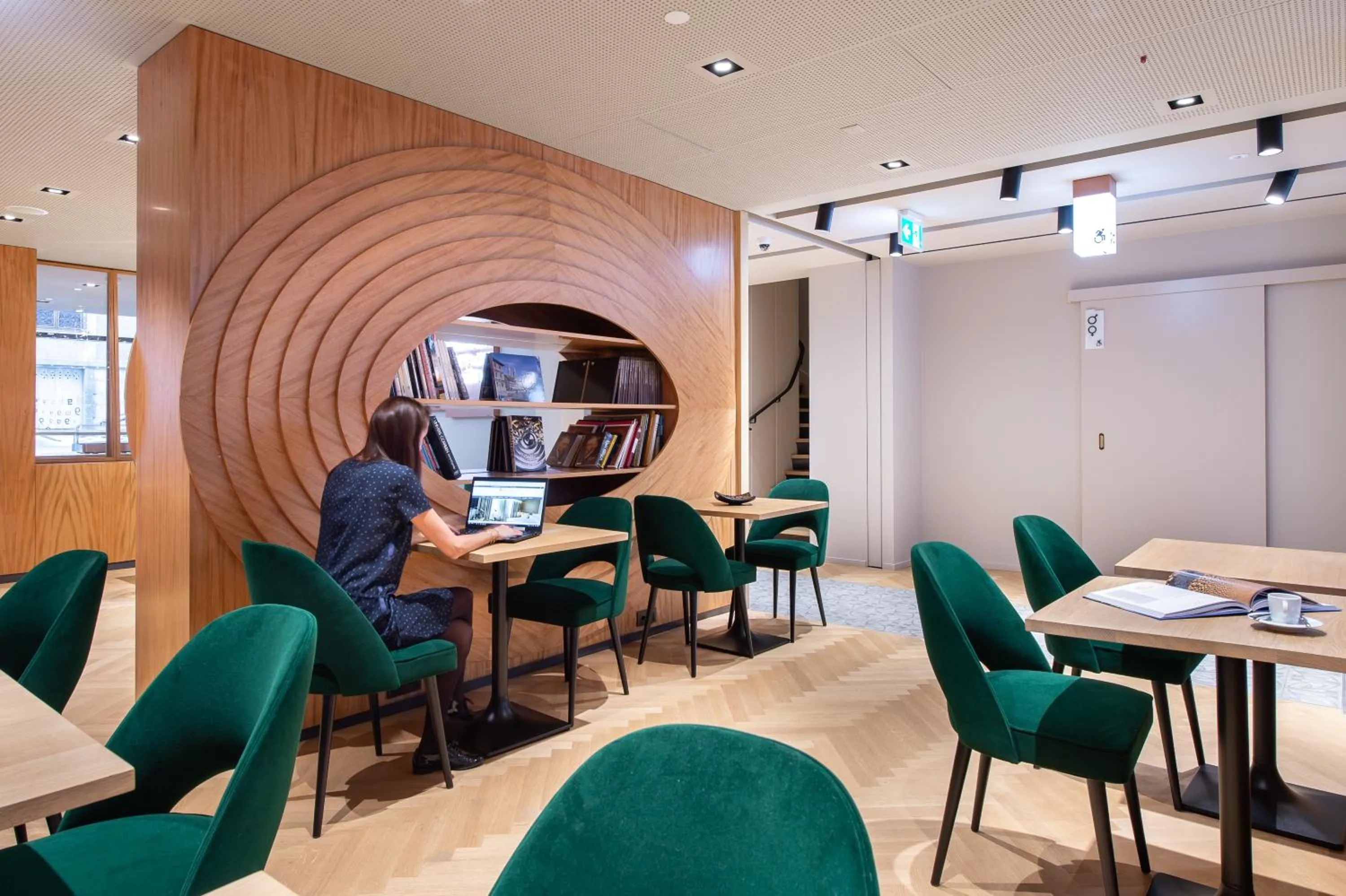 Seating area in 9Hotel Paquis