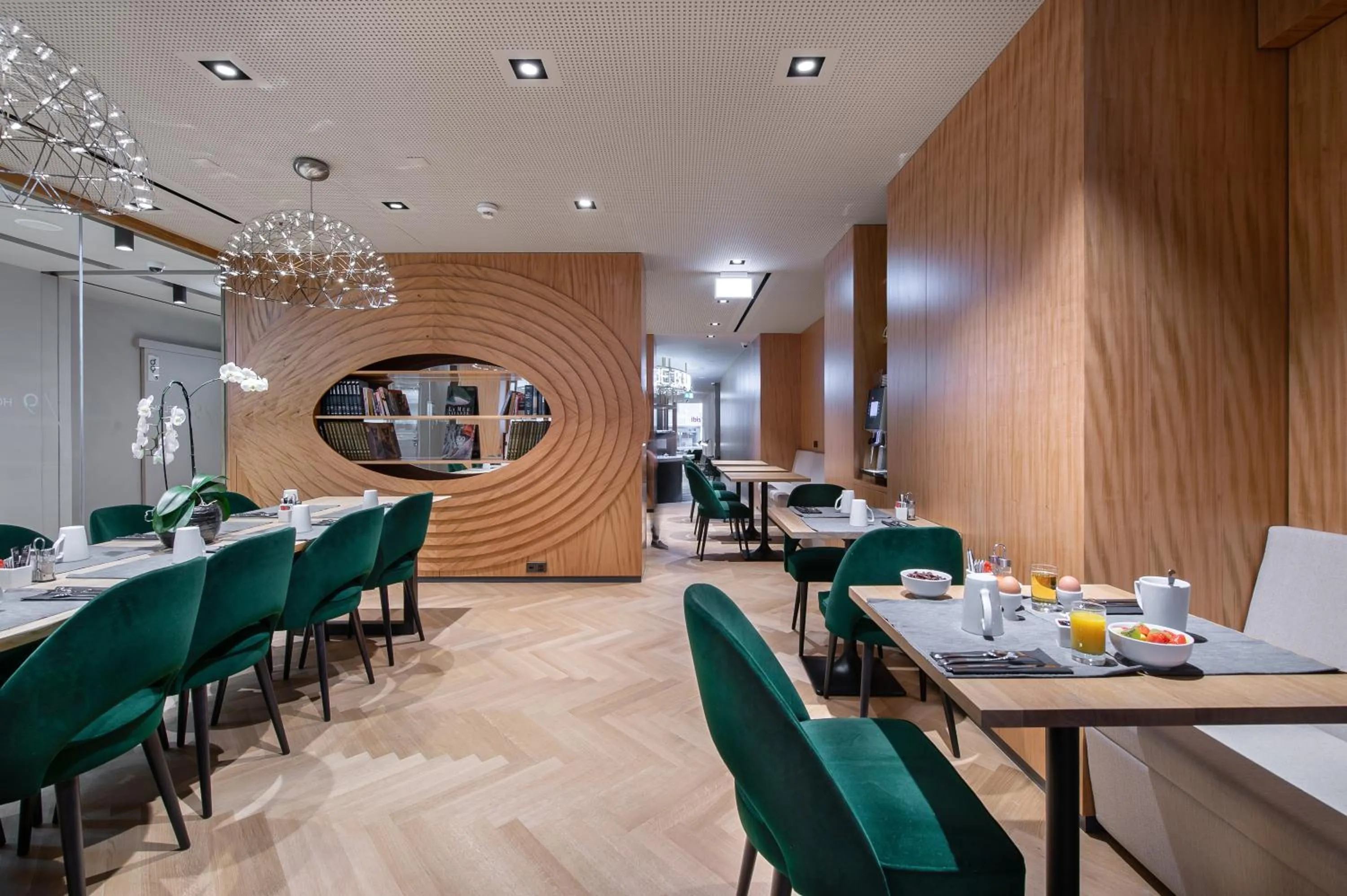 Food and drinks in 9Hotel Paquis