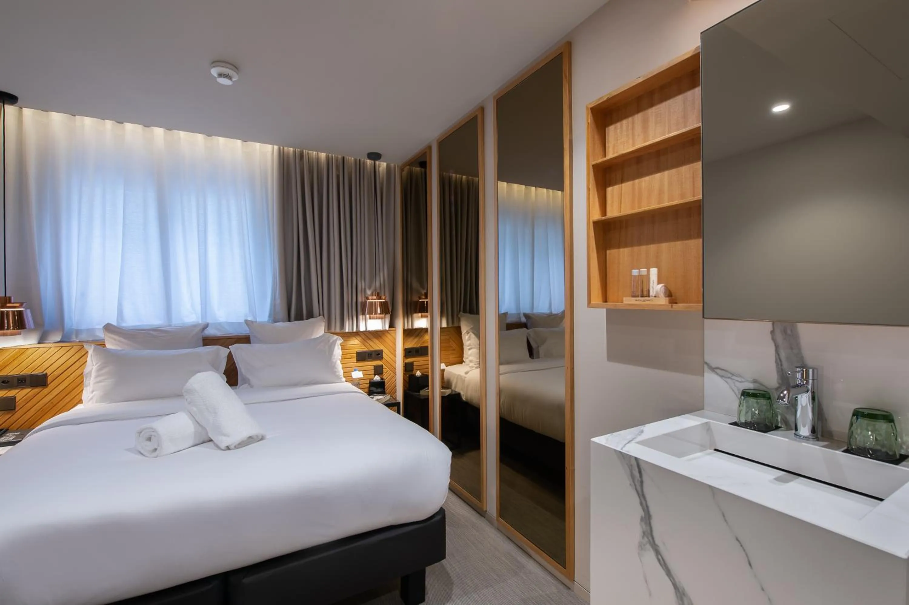 Photo of the whole room, Bed in 9Hotel Paquis