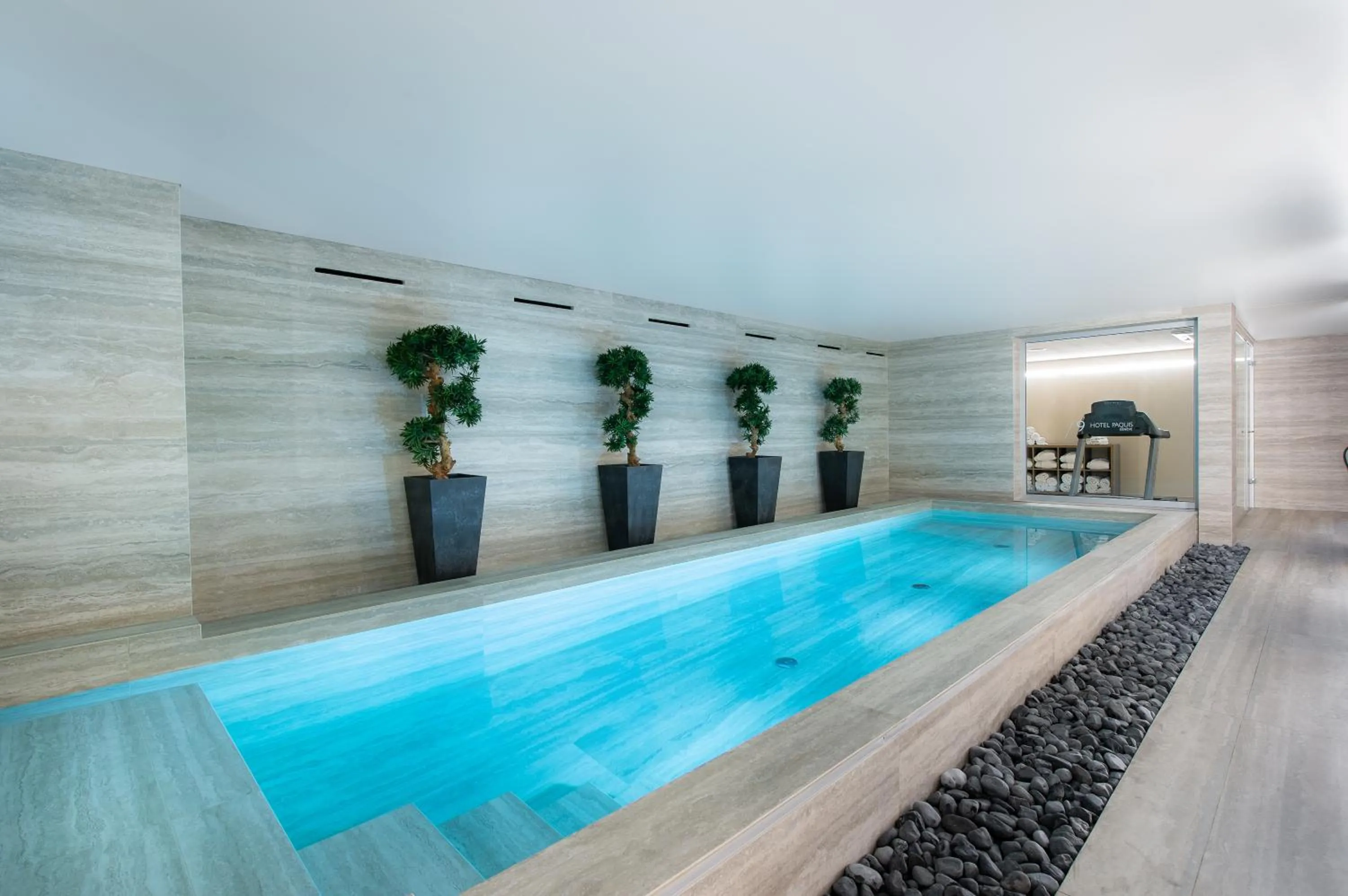 Swimming pool in 9Hotel Paquis