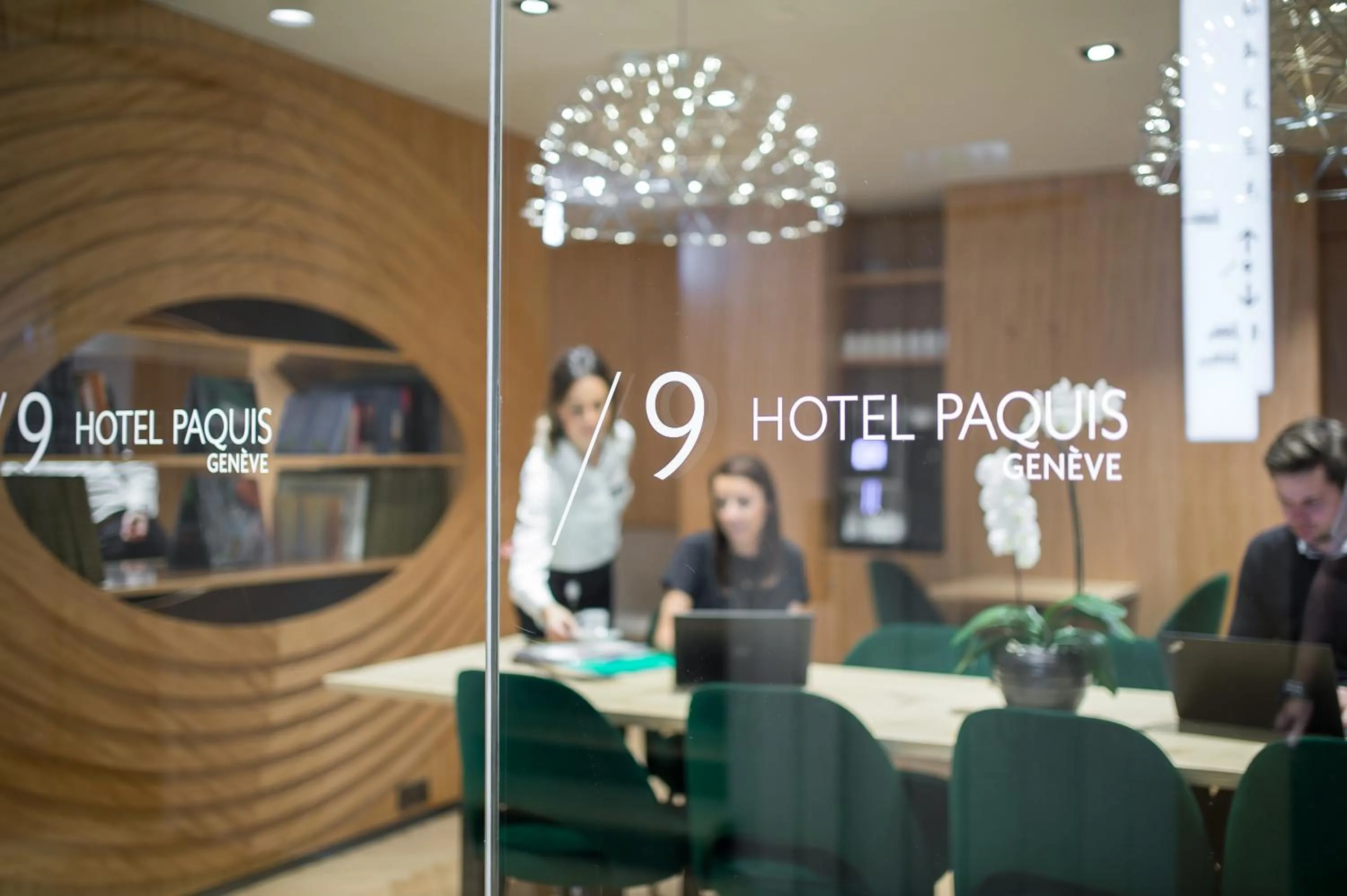 Property logo or sign in 9Hotel Paquis